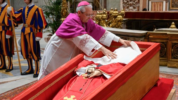 Nghĩa cử cuối c&ugrave;ng của Gi&aacute;o ho&agrave;ng Francis trước khi tạ thế- Ảnh 1.