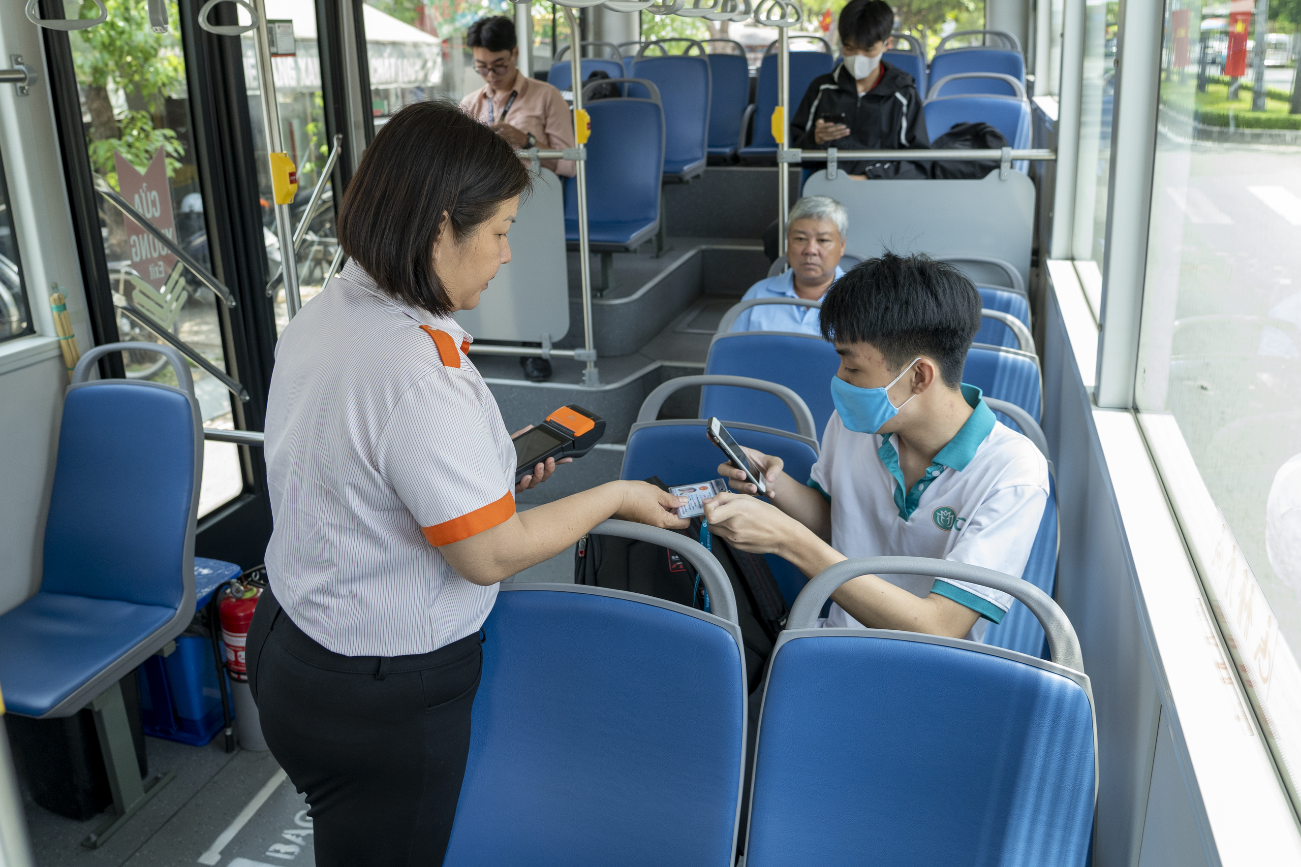 Công ty Phương Trang miễn phí vé xe buýt tại TP.HCM dịp lễ 30.4- Ảnh 2.