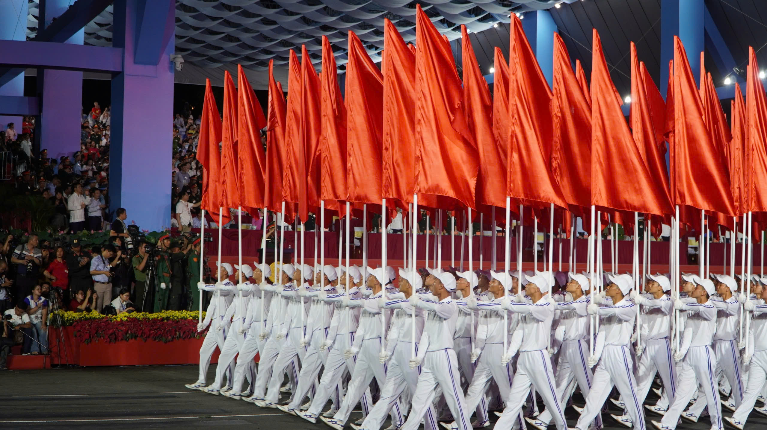 S&aacute;ng nay (27-4), tổng duyệt diễu binh, diễu h&agrave;nh; nhiều tuyến đường cấm xe từ 3 giờ- Ảnh 1.