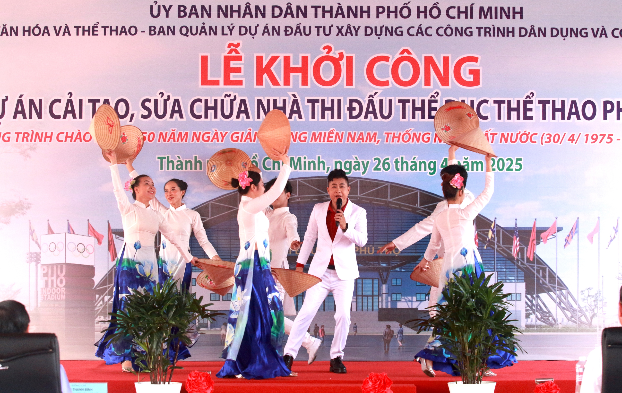 Khởi c&ocirc;ng dự &aacute;n cải tạo, sửa chữa Nh&agrave; thi đấu TDTT Ph&uacute; Thọ - Ảnh 2.