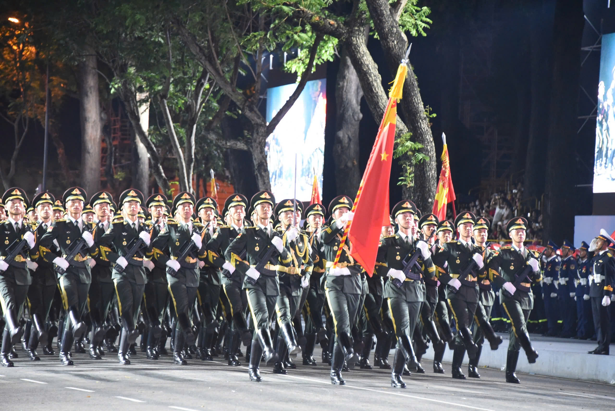 S&aacute;ng nay (27-4), tổng duyệt diễu binh, diễu h&agrave;nh; nhiều tuyến đường cấm xe từ 3 giờ- Ảnh 4.