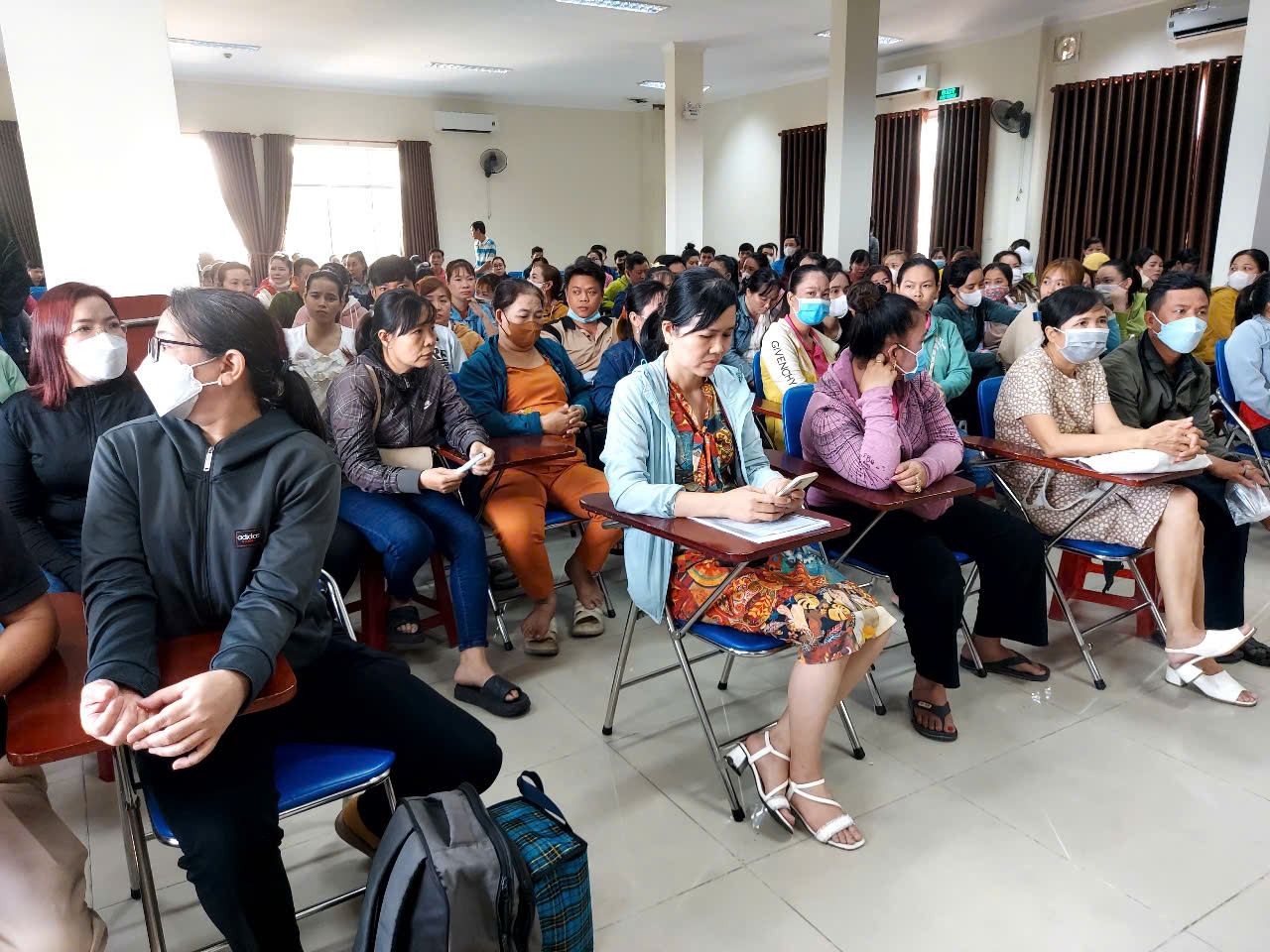 Đề xuất giãn thời gian nộp hồ sơ hưởng trợ cấp thấp nghiệp - Ảnh 1.