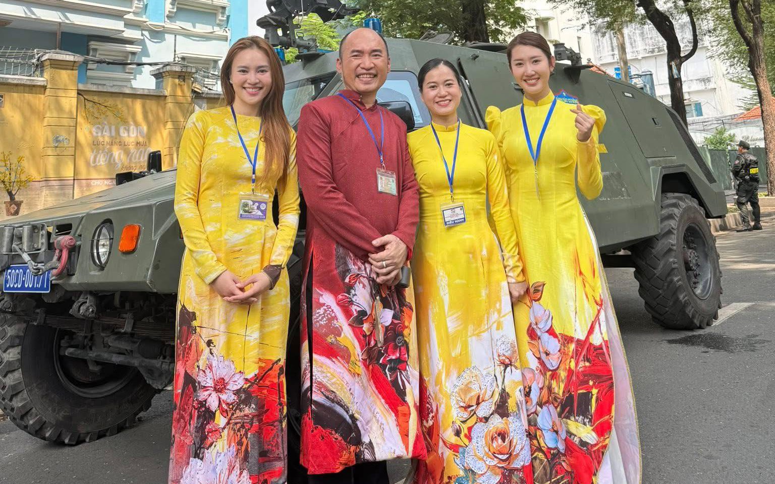 Lan Ngọc, Phương Thanh, Th&uacute;y Ng&acirc;n&hellip; hạnh ph&uacute;c sau diễu h&agrave;nh - Ảnh 14.