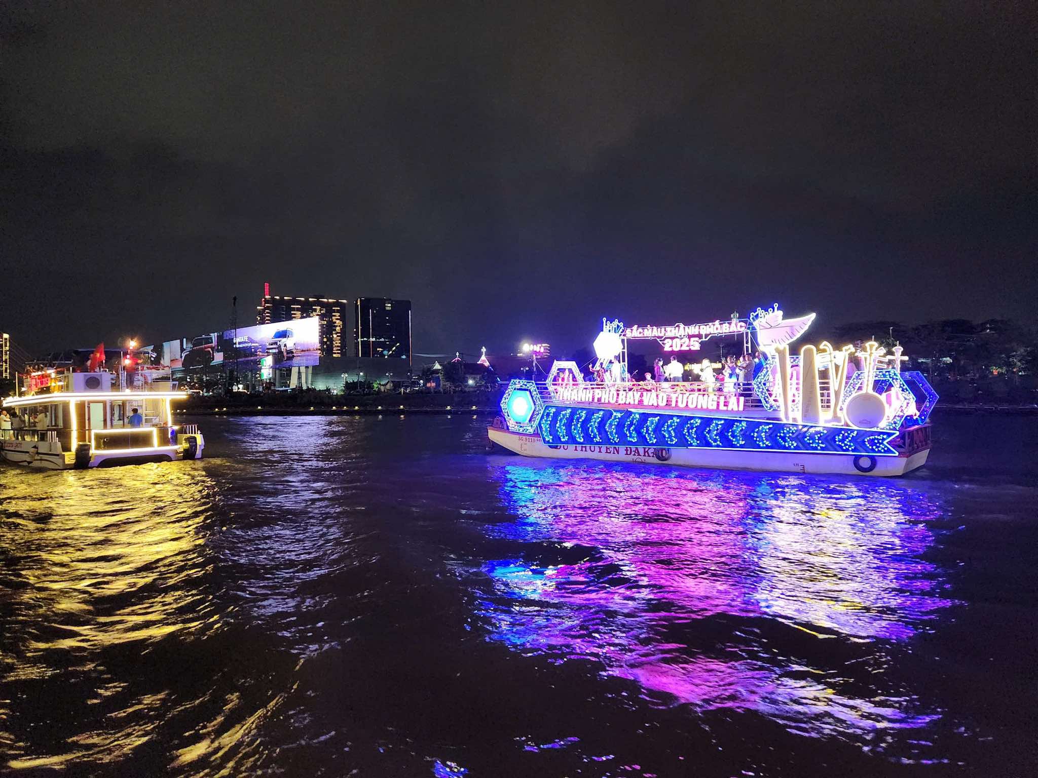 Tổng đạo diễn Nguyễn Tấn Kiệt - Dấu ấn chuỗi hoạt động nghệ thuật "Sắc màu Thành phố Bác"- Ảnh 5.