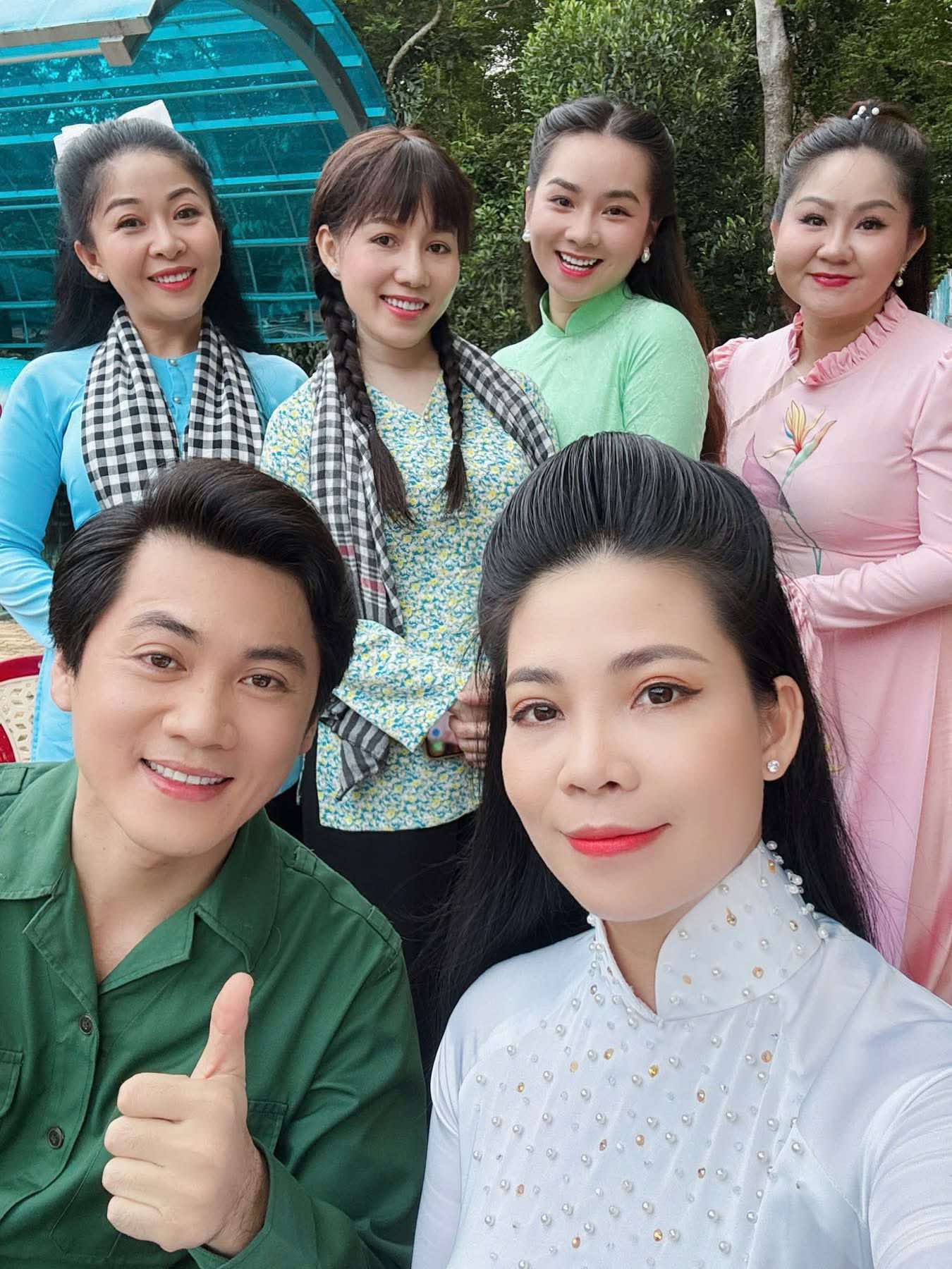 NSND Minh Vương x&uacute;c động trong Lễ kh&aacute;nh th&agrave;nh Tượng đ&agrave;i Chủ tịch Hồ Ch&iacute; Minh tại Đền Bến Dược - Ảnh 5.