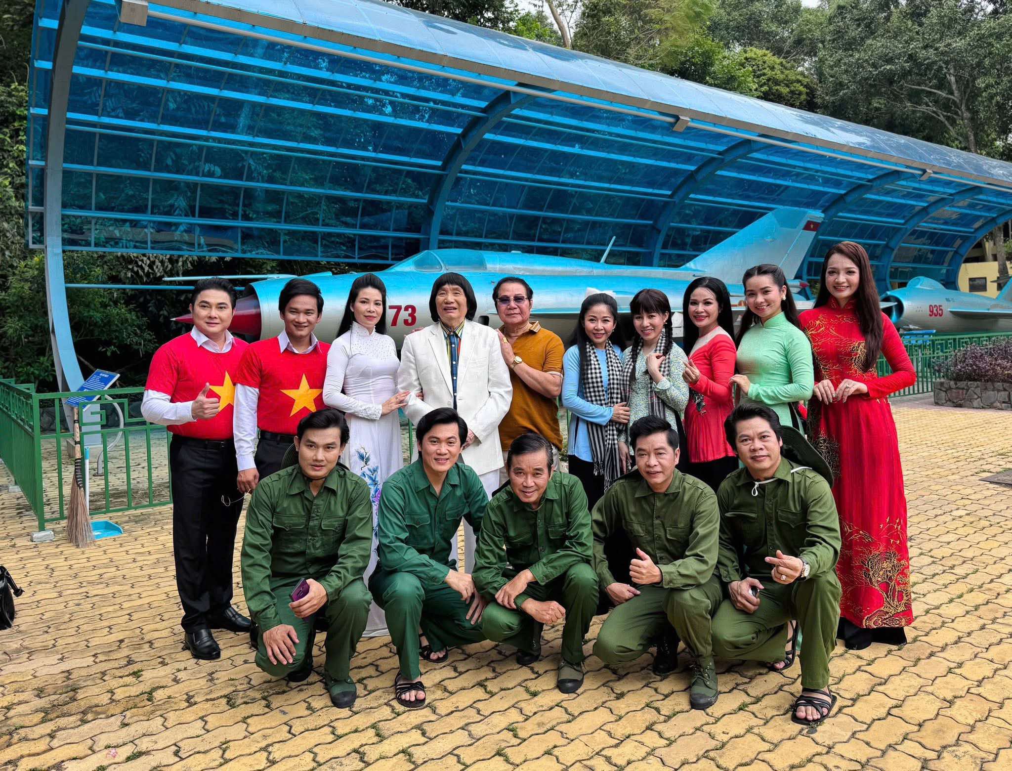 NSND Minh Vương x&uacute;c động trong Lễ kh&aacute;nh th&agrave;nh Tượng đ&agrave;i Chủ tịch Hồ Ch&iacute; Minh tại Đền Bến Dược - Ảnh 4.