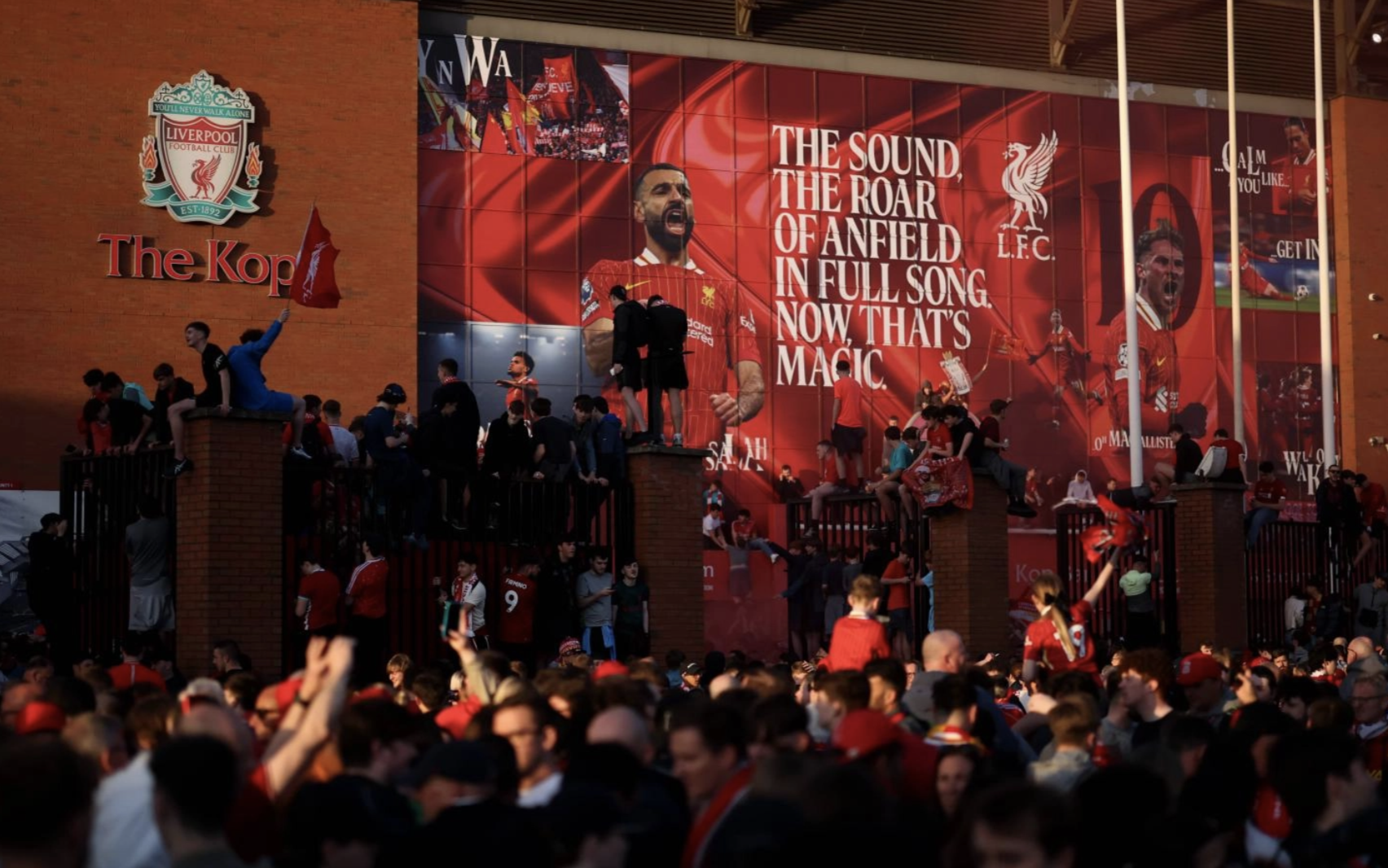 Liverpool đăng quang sớm 4 v&ograve;ng, HLV Slot đạt kỳ t&iacute;ch - Ảnh 8.