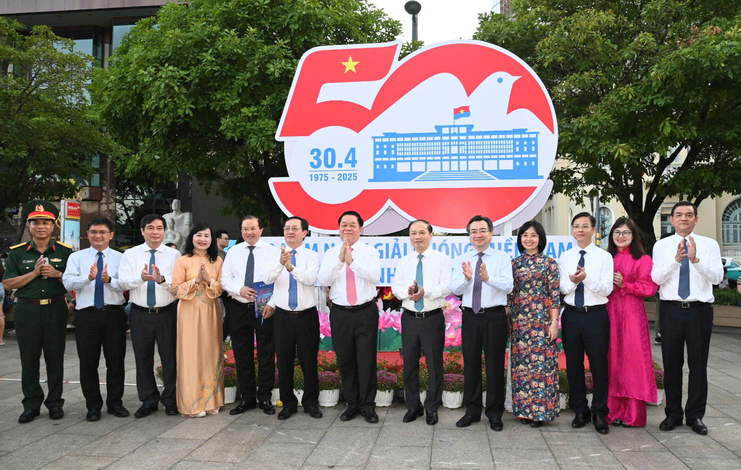 Khai mạc triển l&atilde;m &ldquo;Đại thắng M&ugrave;a Xu&acirc;n 1975 với Kỷ nguy&ecirc;n ph&aacute;t triển mới của d&acirc;n tộc Việt Nam&rdquo;  - Ảnh 3.