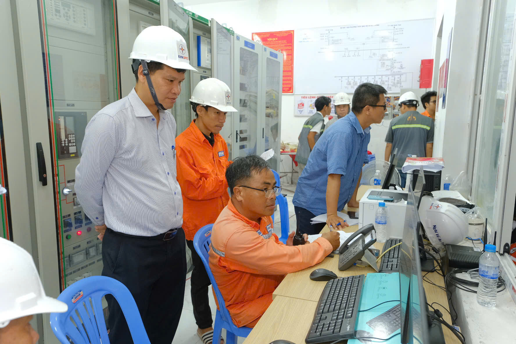 EVNSPC tiếp tục đóng điện thêm 4 công trình 110kV chào mừng 50 năm Ngày Giải phóng miền Nam- Ảnh 2.