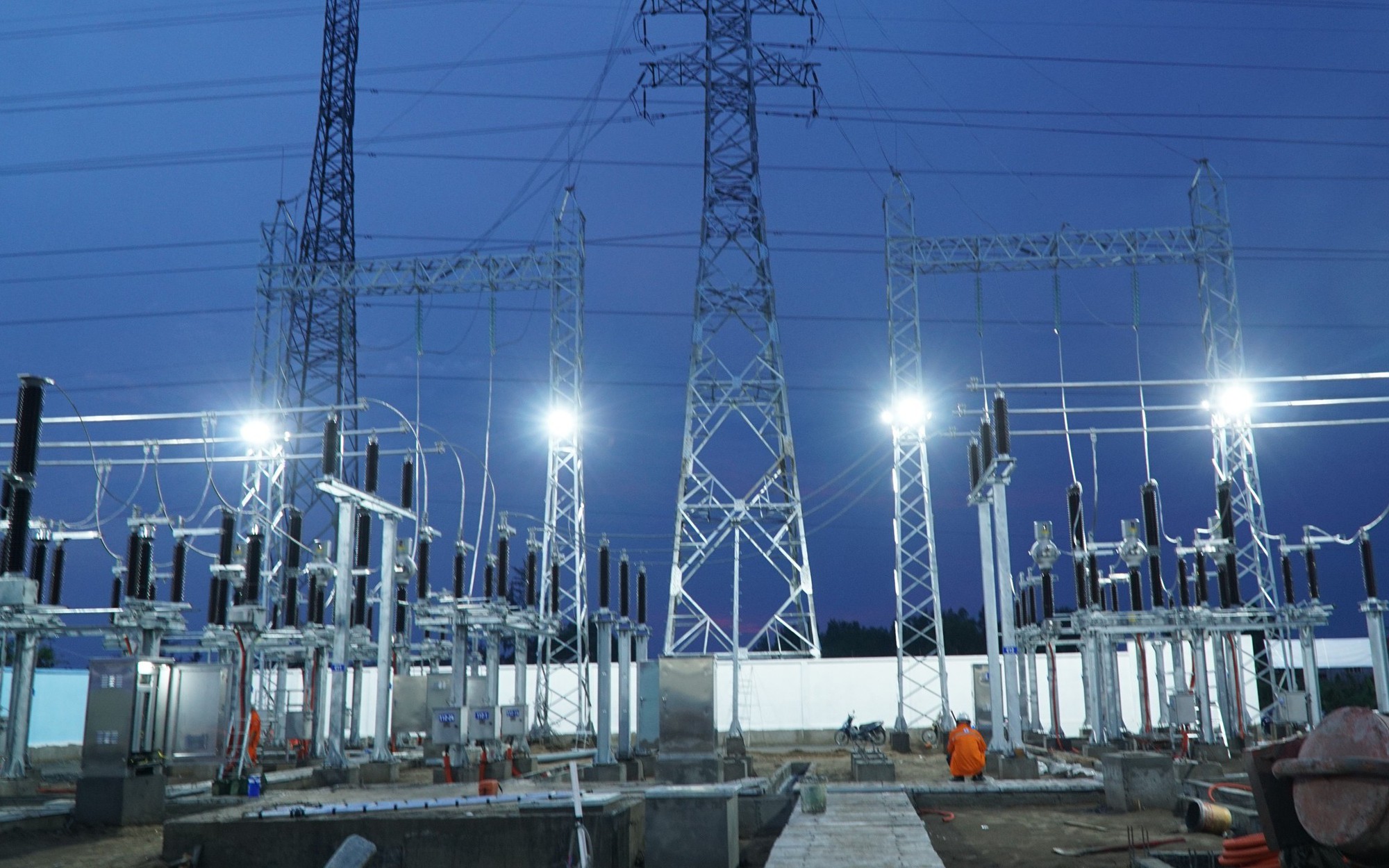 EVNSPC tiếp tục đóng điện thêm 4 công trình 110kV chào mừng 50 năm Ngày Giải phóng miền Nam