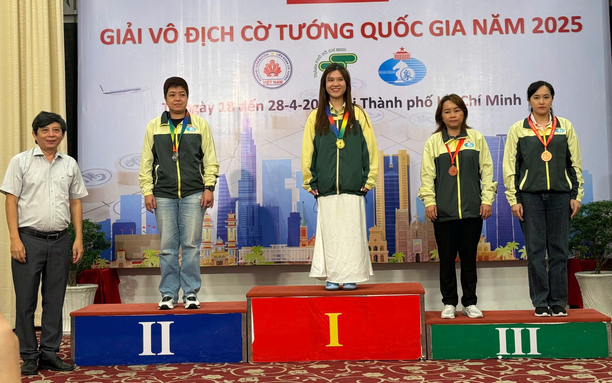 Vĩnh biệt "T&uacute;y kỳ ti&ecirc;n" Trềnh A S&aacute;ng- Ảnh 2.