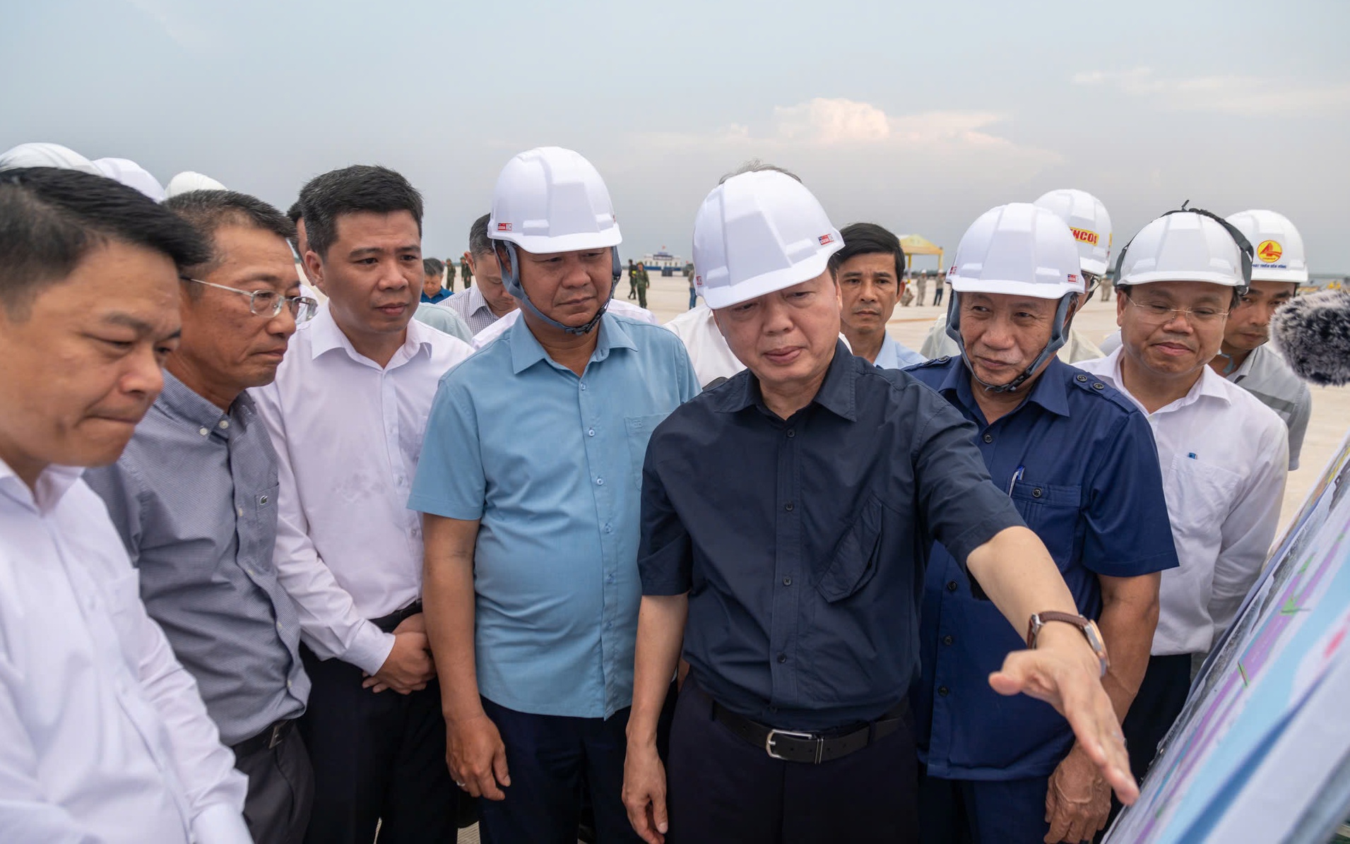 Kiểm tra thực tế 2 dự án trọng điểm, Phó Thủ tướng Trần Hồng Hà lưu ý Quảng Trị nhiều đầu việc 