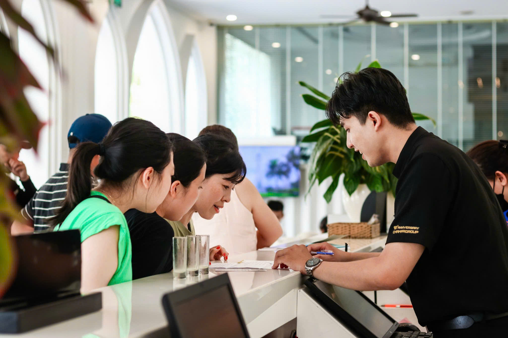 Hành động quyết liệt của Khánh Hòa trong việc kiểm tra giá dịch vụ lưu trú dịp lễ 30/4 - 1/5- Ảnh 1.