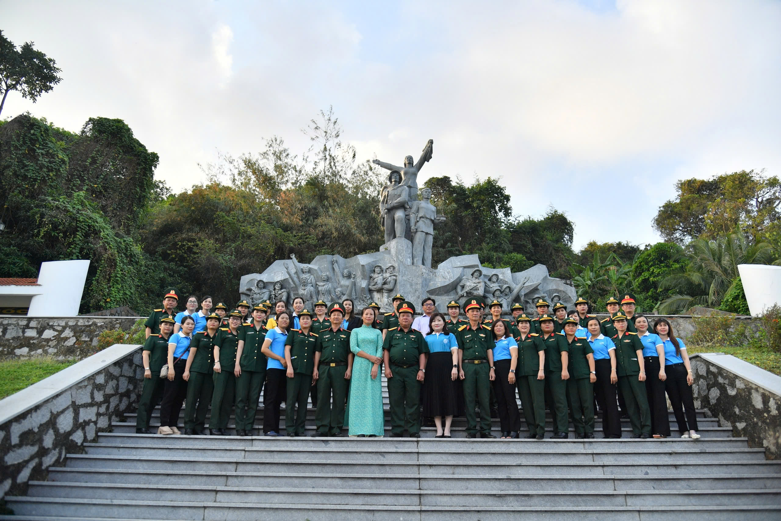 Trên quê hương chị Sứ anh hùng- Ảnh 1.