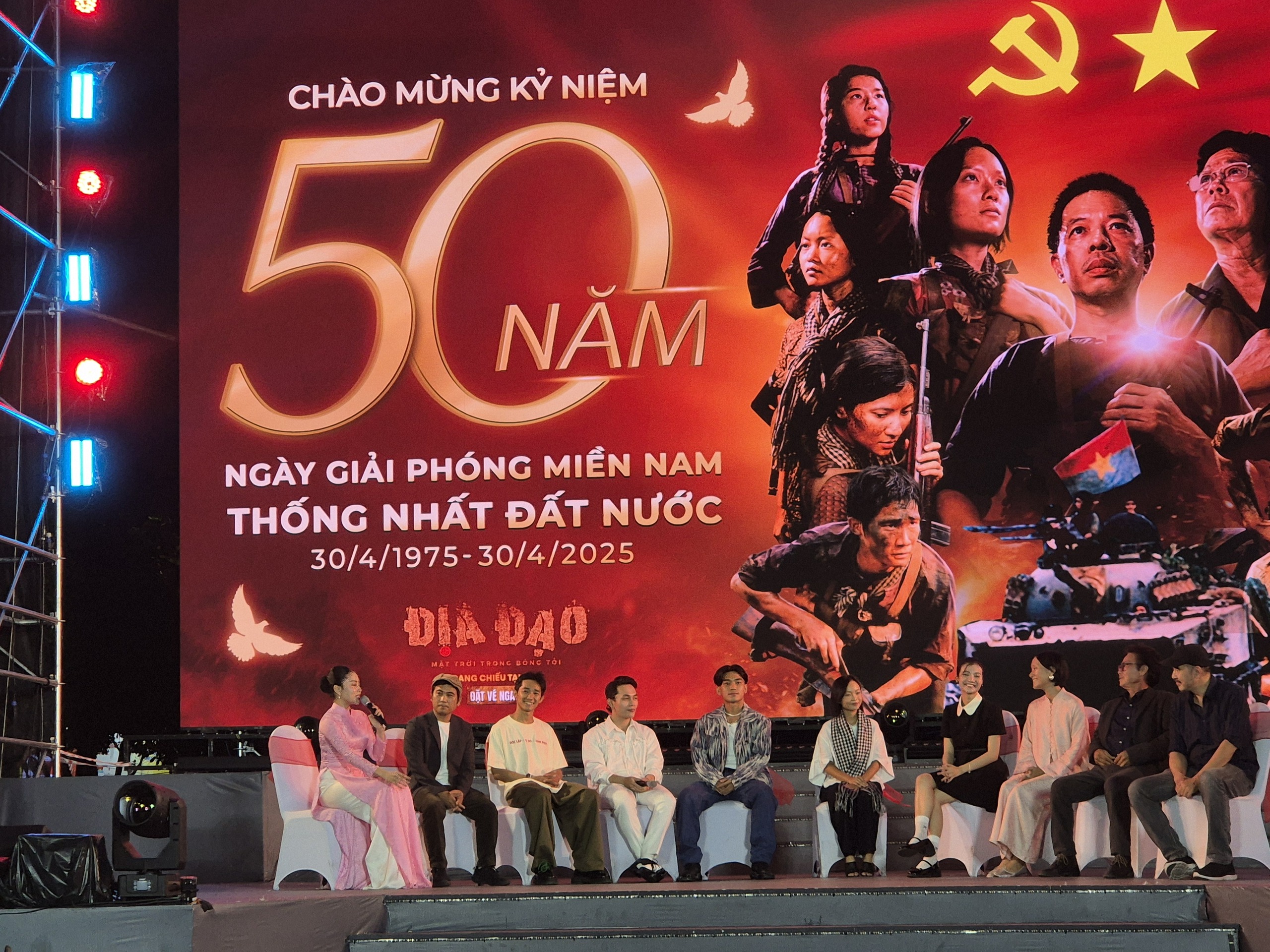 B&ugrave;i Thạc Chuy&ecirc;n bật m&iacute; về kết mới của "Địa đạo: Mặt trời trong b&oacute;ng tối"- Ảnh 1.