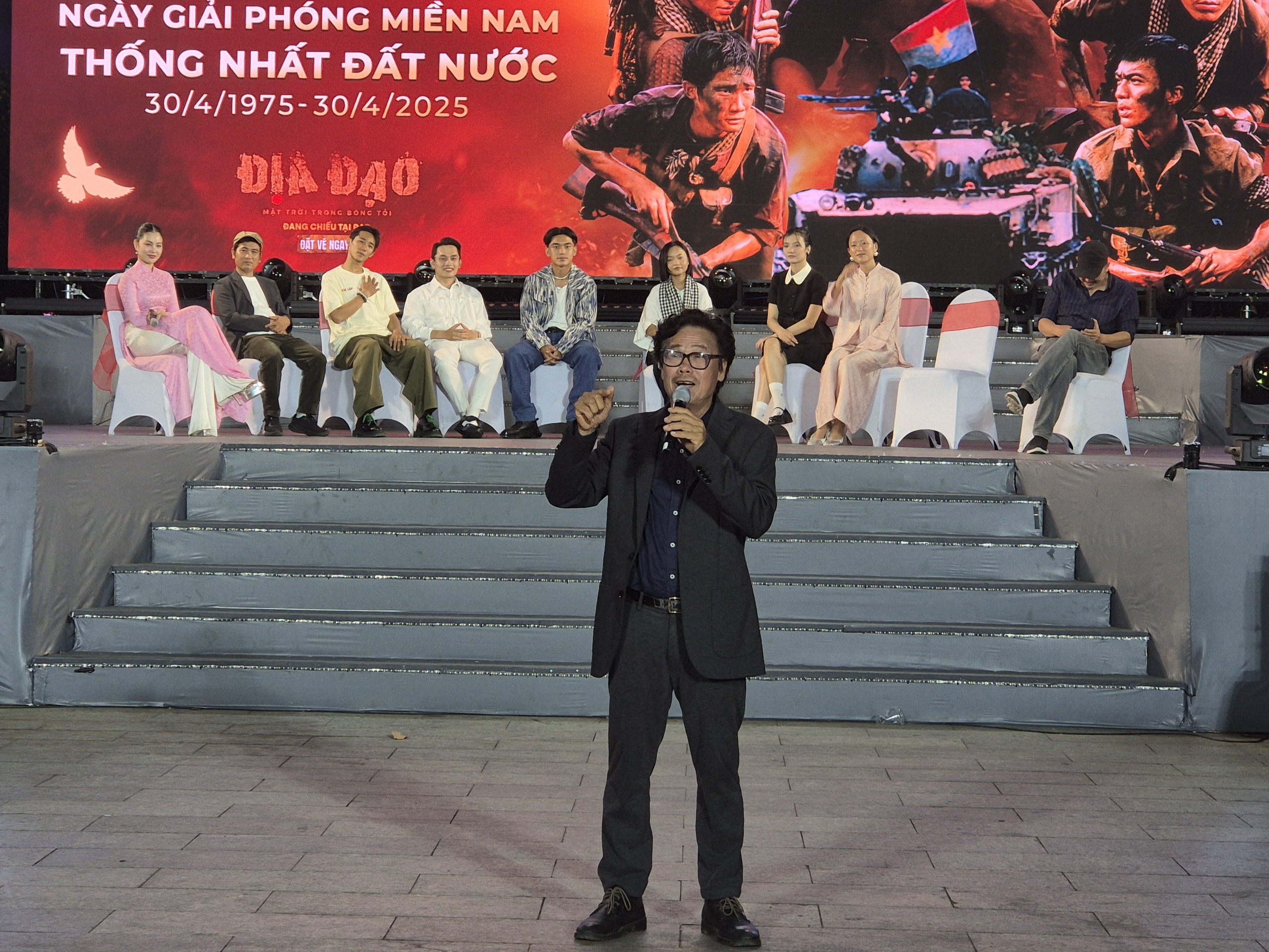 B&ugrave;i Thạc Chuy&ecirc;n bật m&iacute; về kết mới của "Địa đạo: Mặt trời trong b&oacute;ng tối"- Ảnh 2.
