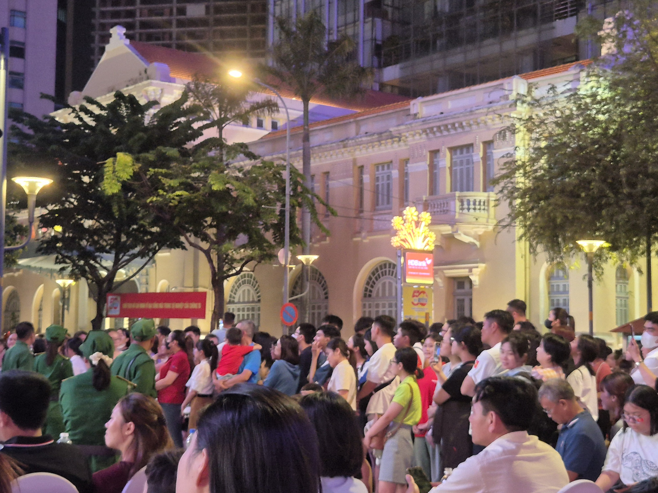 B&ugrave;i Thạc Chuy&ecirc;n bật m&iacute; về kết mới của "Địa đạo: Mặt trời trong b&oacute;ng tối"- Ảnh 6.