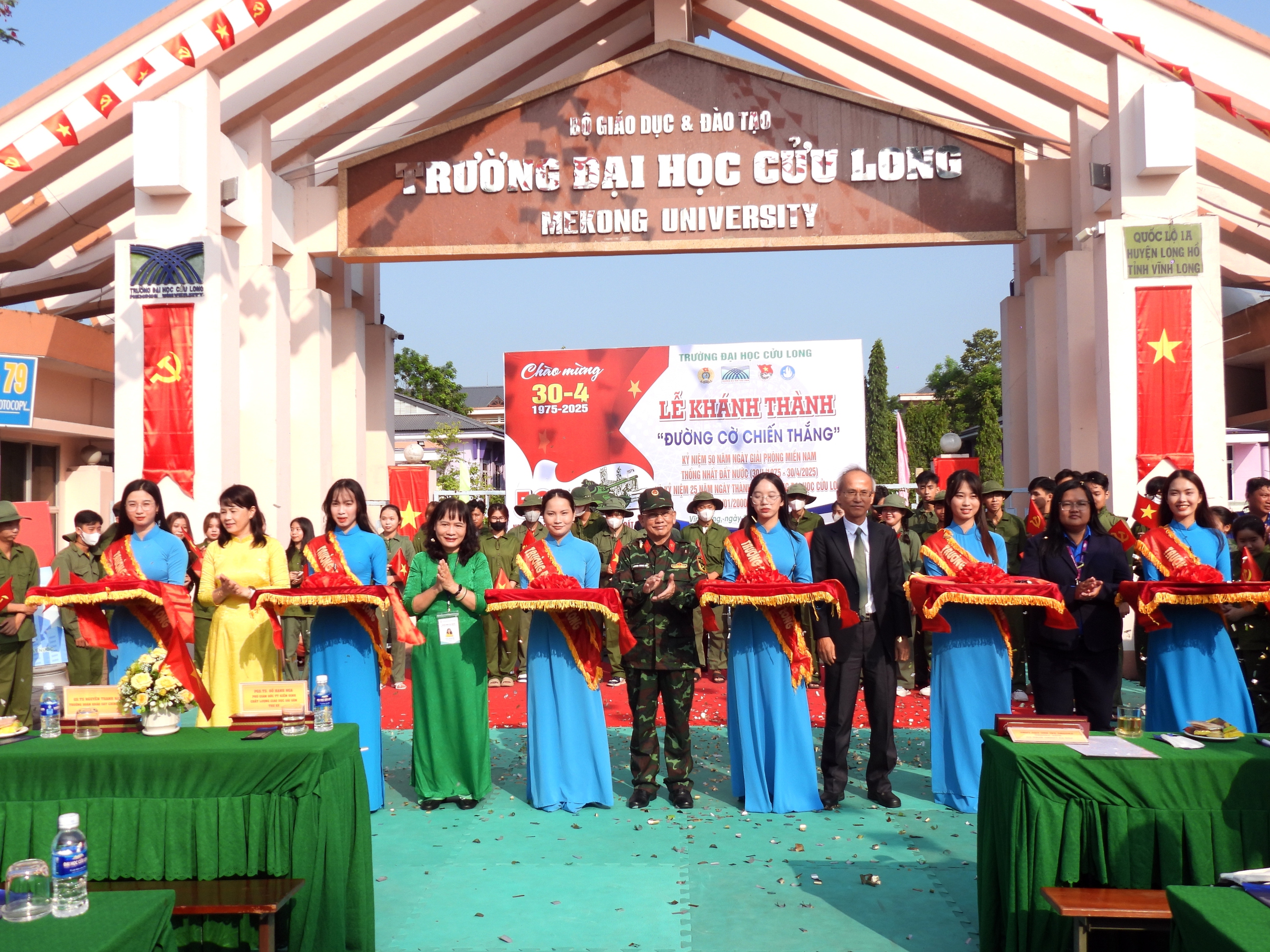 Trường đại học đầu tiên ở ĐBSCL có “Đường cờ chiến thắng” dịp lễ 30-4- Ảnh 4.