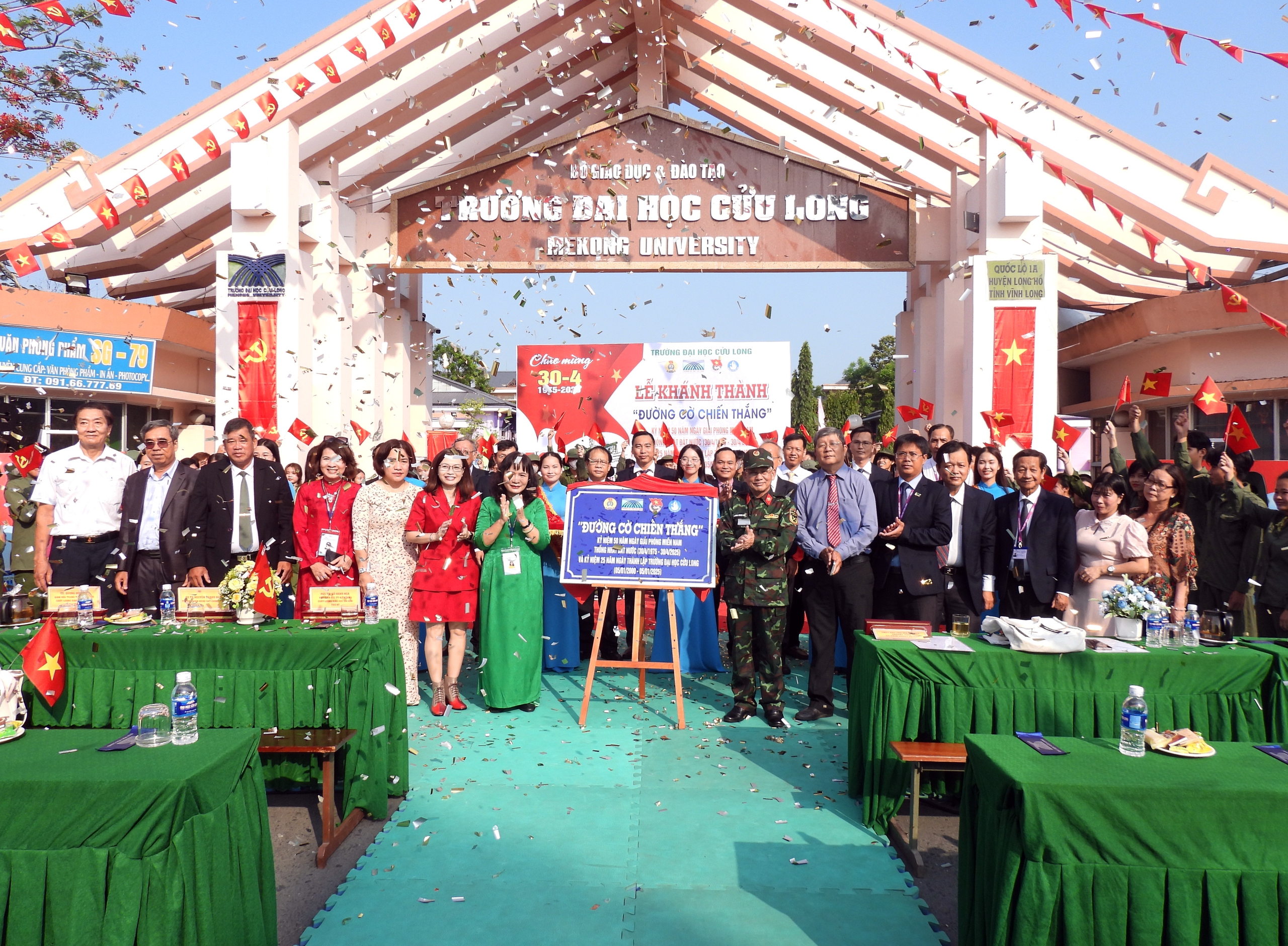 Trường đại học đầu tiên ở ĐBSCL có “Đường cờ chiến thắng” dịp lễ 30-4- Ảnh 5.