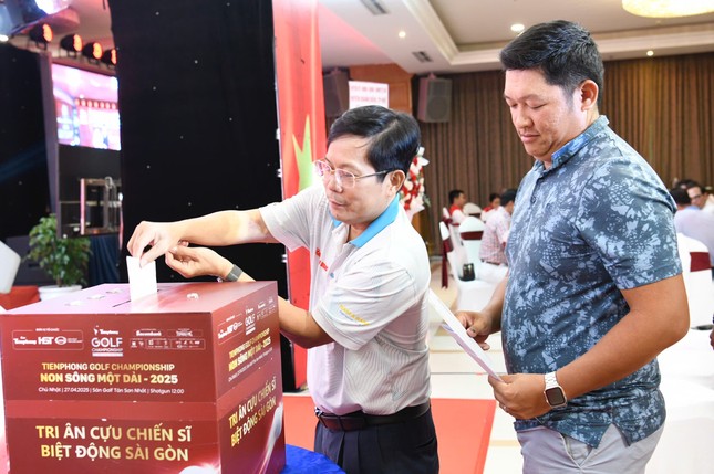 Golfer Tăng Th&agrave;nh Trung v&ocirc; địch Giải Golf Tiền Phong - "Non s&ocirc;ng một dải" - Ảnh 3.