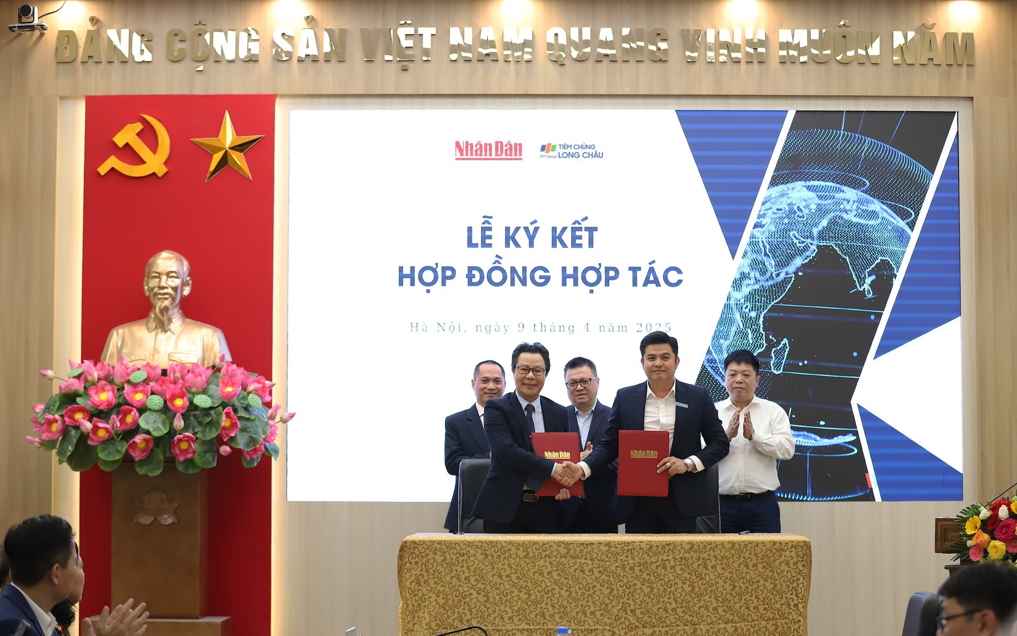 Báo Nhân Dân đồng hành cùng FPT Long Châu trong công tác truyền thông y tế và chăm sóc sức khỏe