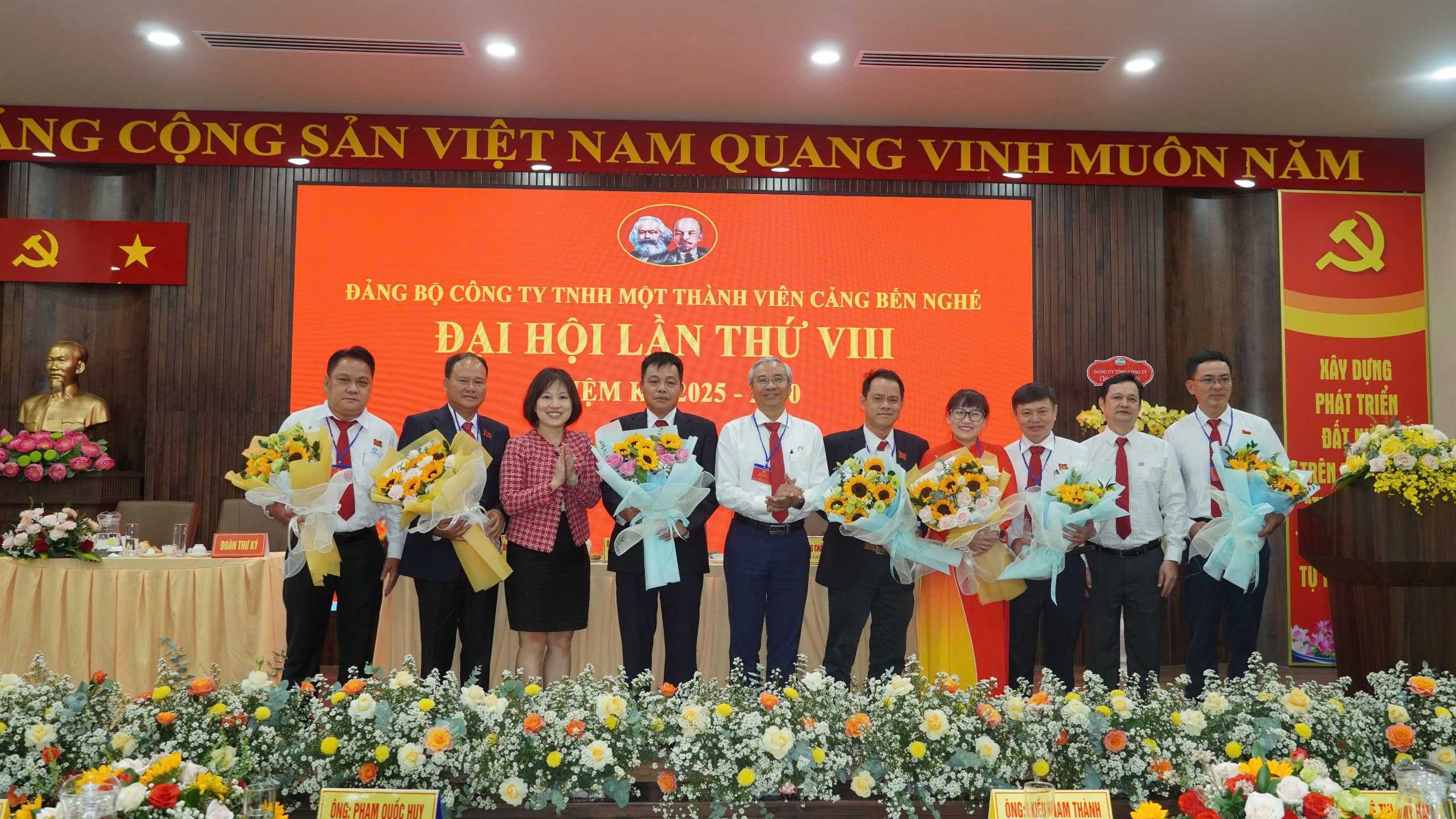 Nỗ lực đảm bảo việc l&agrave;m, ph&uacute;c lợi cho người lao động - Ảnh 1.