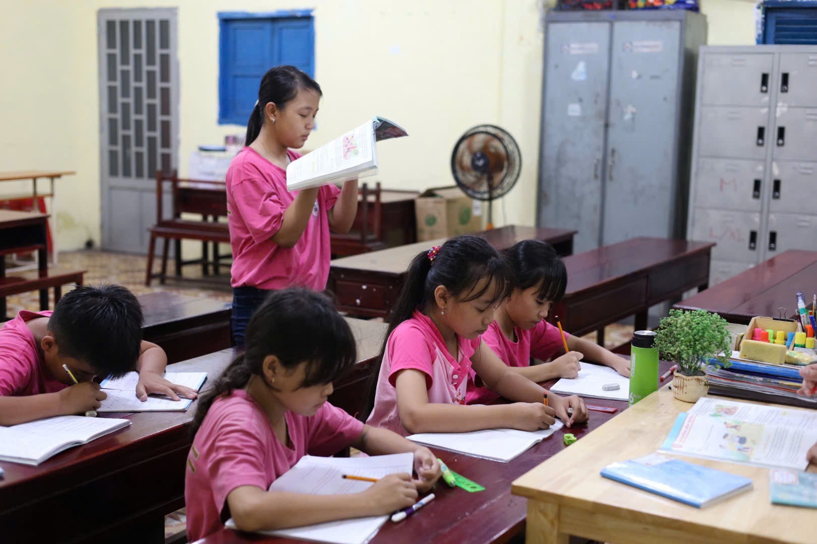 Những điểm tựa y&ecirc;u thương (*): Nơi con chữ nở hoa, hy vọng được thắp s&aacute;ng - Ảnh 1.