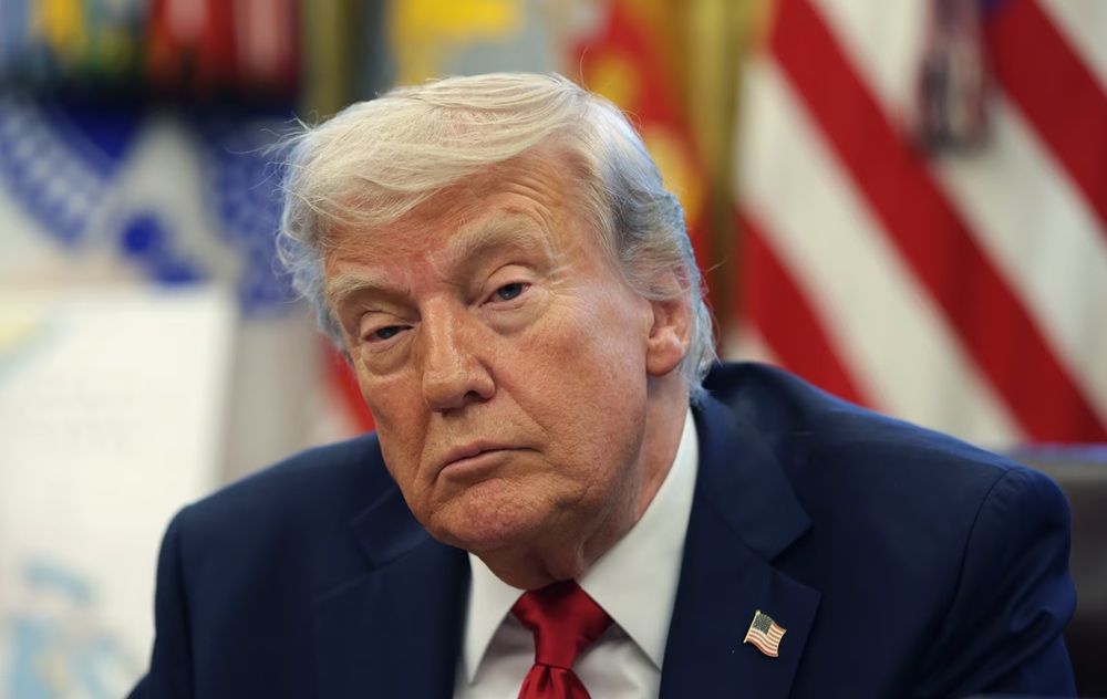 Tin kh&ocirc;ng vui cho Tổng thống Donald Trump nh&acirc;n 100 ng&agrave;y cầm quyền- Ảnh 1.