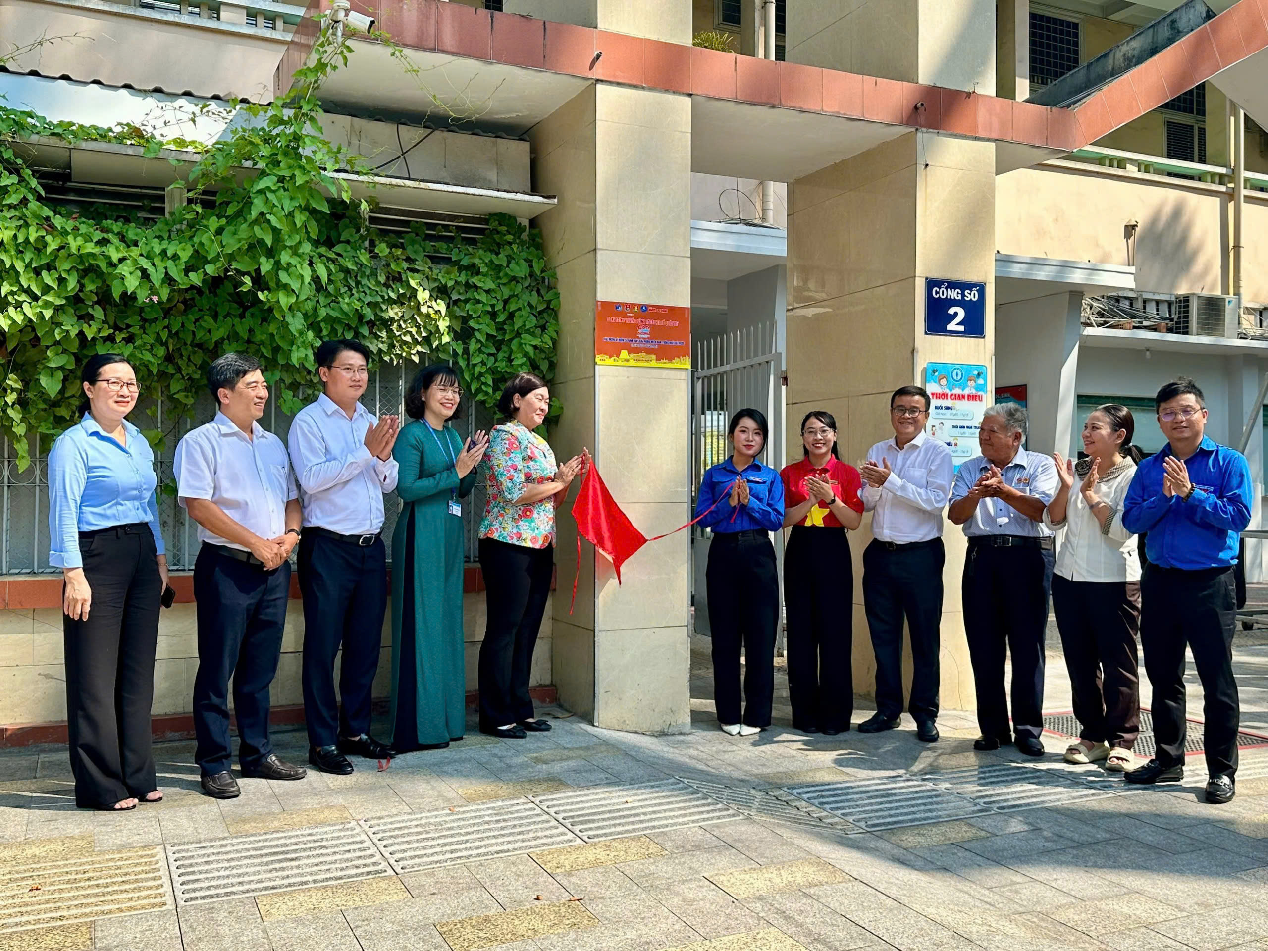 Tuyến đường Trần Hưng Đạo rợp b&oacute;ng cờ Tổ quốc ng&agrave;y kh&aacute;nh th&agrave;nh   - Ảnh 3.