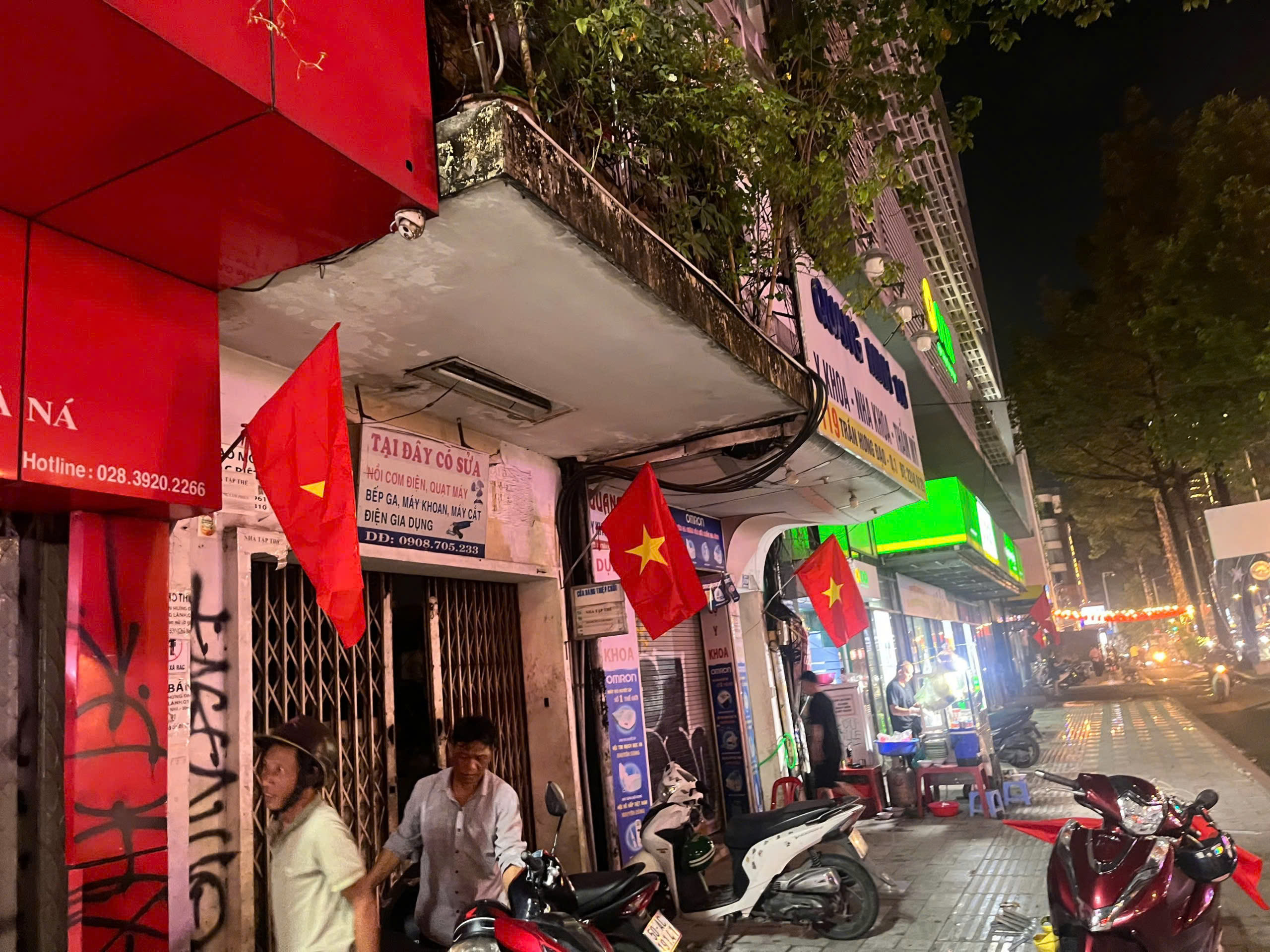 Tuyến đường Trần Hưng Đạo rợp b&oacute;ng cờ Tổ quốc ng&agrave;y kh&aacute;nh th&agrave;nh   - Ảnh 6.