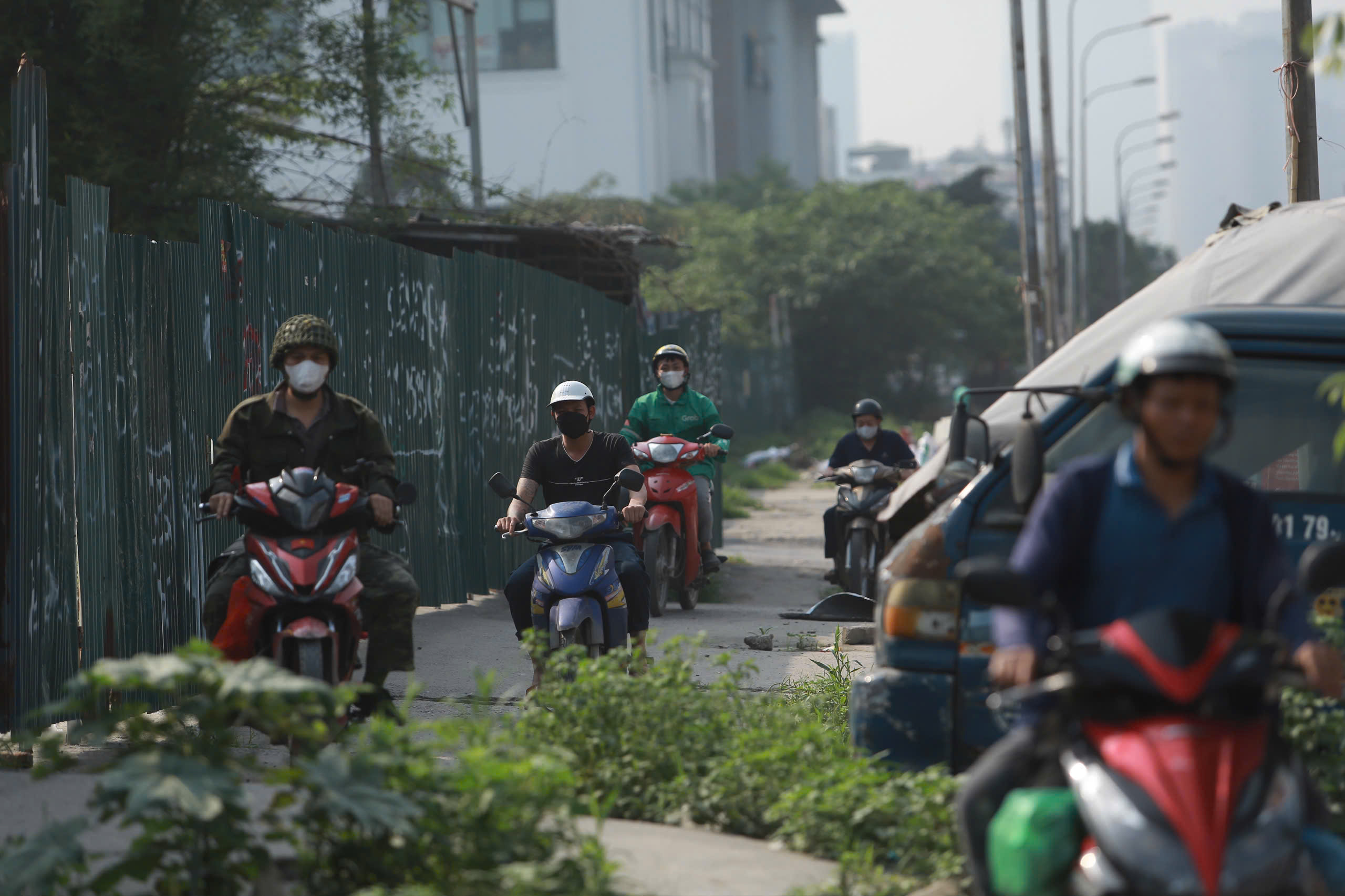 Người d&acirc;n đổ về qu&ecirc;, nhiều tuyến đường cửa ng&otilde; H&agrave; Nội &ugrave;n tắc- Ảnh 7.