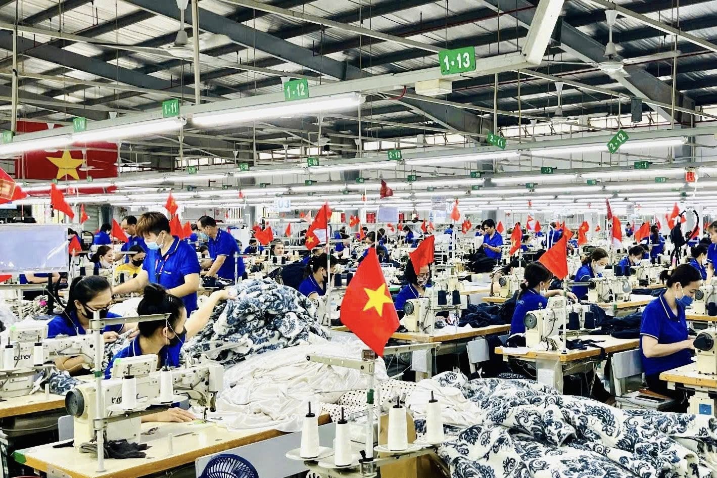 Giám đốc cùng công nhân hát vang "Như có Bác Hồ trong ngày vui đại thắng"- Ảnh 2.