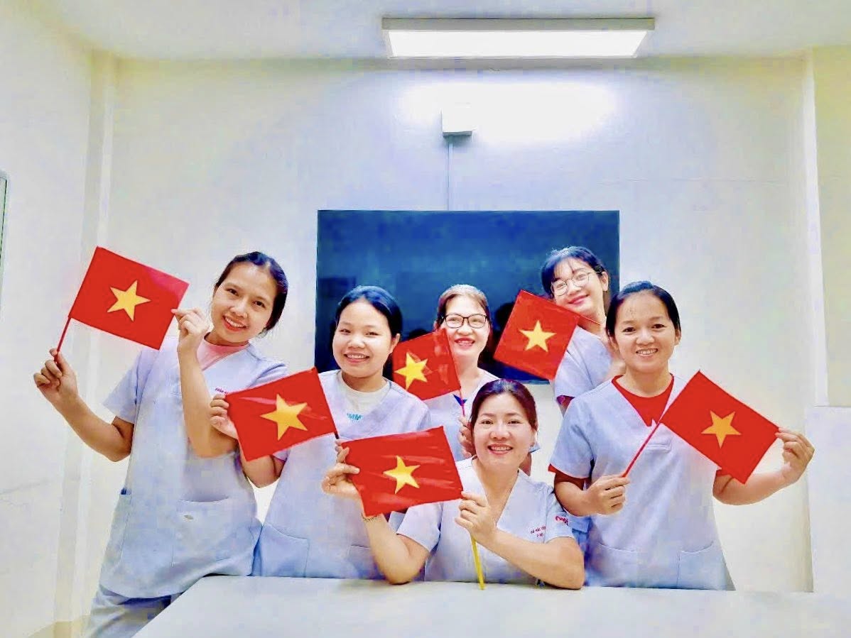 Giám đốc cùng công nhân hát vang "Như có Bác Hồ trong ngày vui đại thắng"- Ảnh 6.