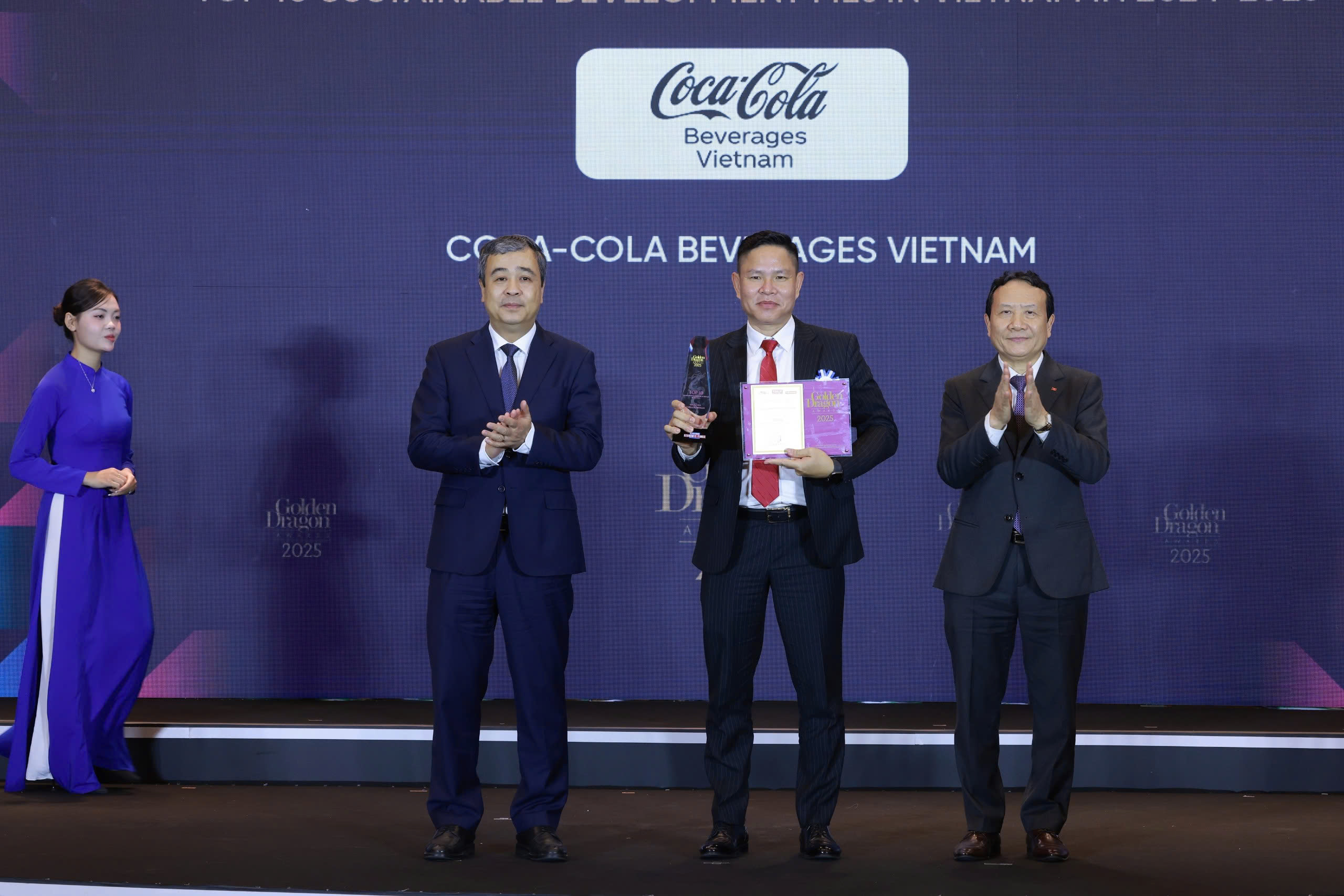 Coca-Cola Việt Nam là 1 trong 10 doanh nghiệp bền vững hàng đầu Việt Nam- Ảnh 1.