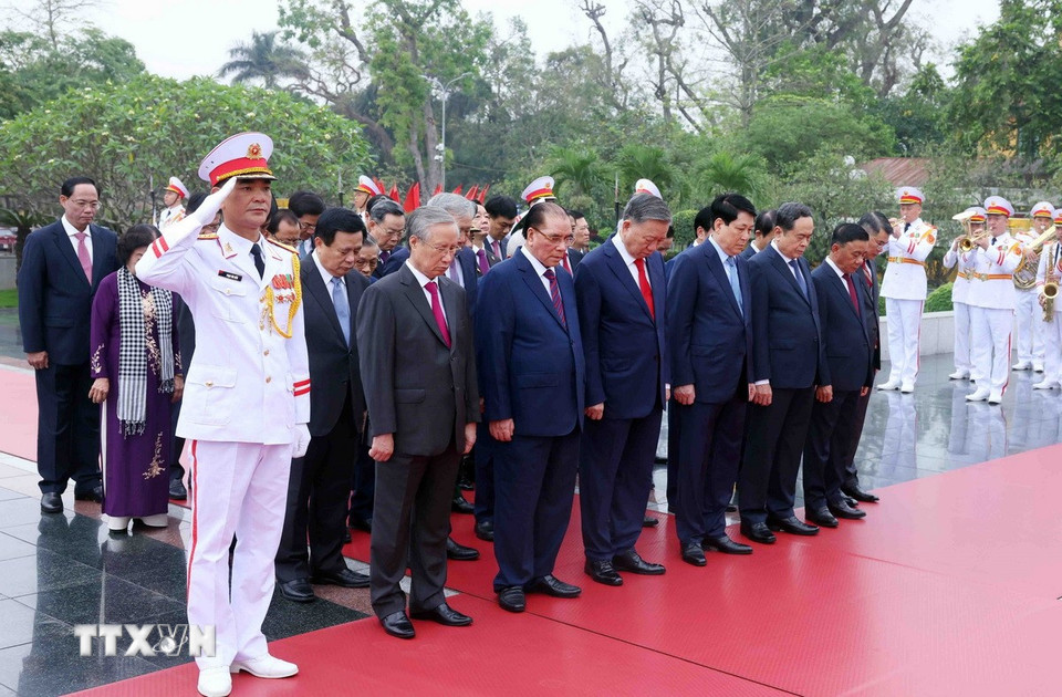 L&atilde;nh đạo Đảng, Nh&agrave; nước v&agrave;o Lăng viếng Chủ tịch Hồ Ch&iacute; Minh - Ảnh 3.