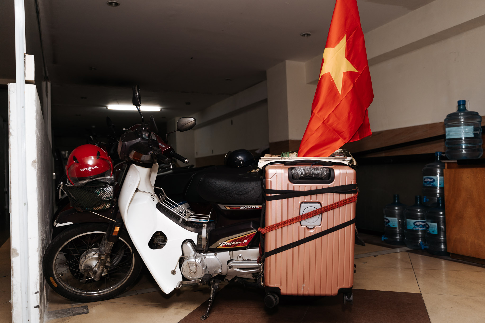 VIDEO: Cụ Thanh "phượt" xe máy hơn 1.300 km vào TP HCM để ngắm hòa bình đất nước- Ảnh 3.