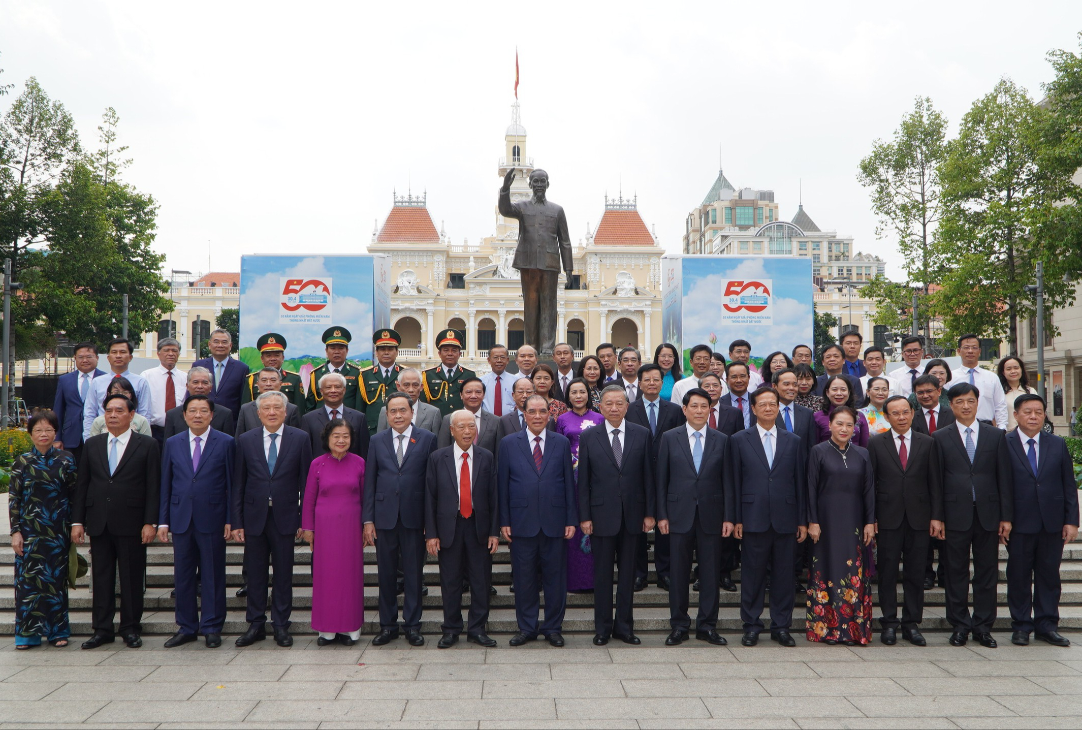 Tổng Bí thư Tô Lâm dâng hoa Chủ tịch Hồ Chí Minh- Ảnh 4.