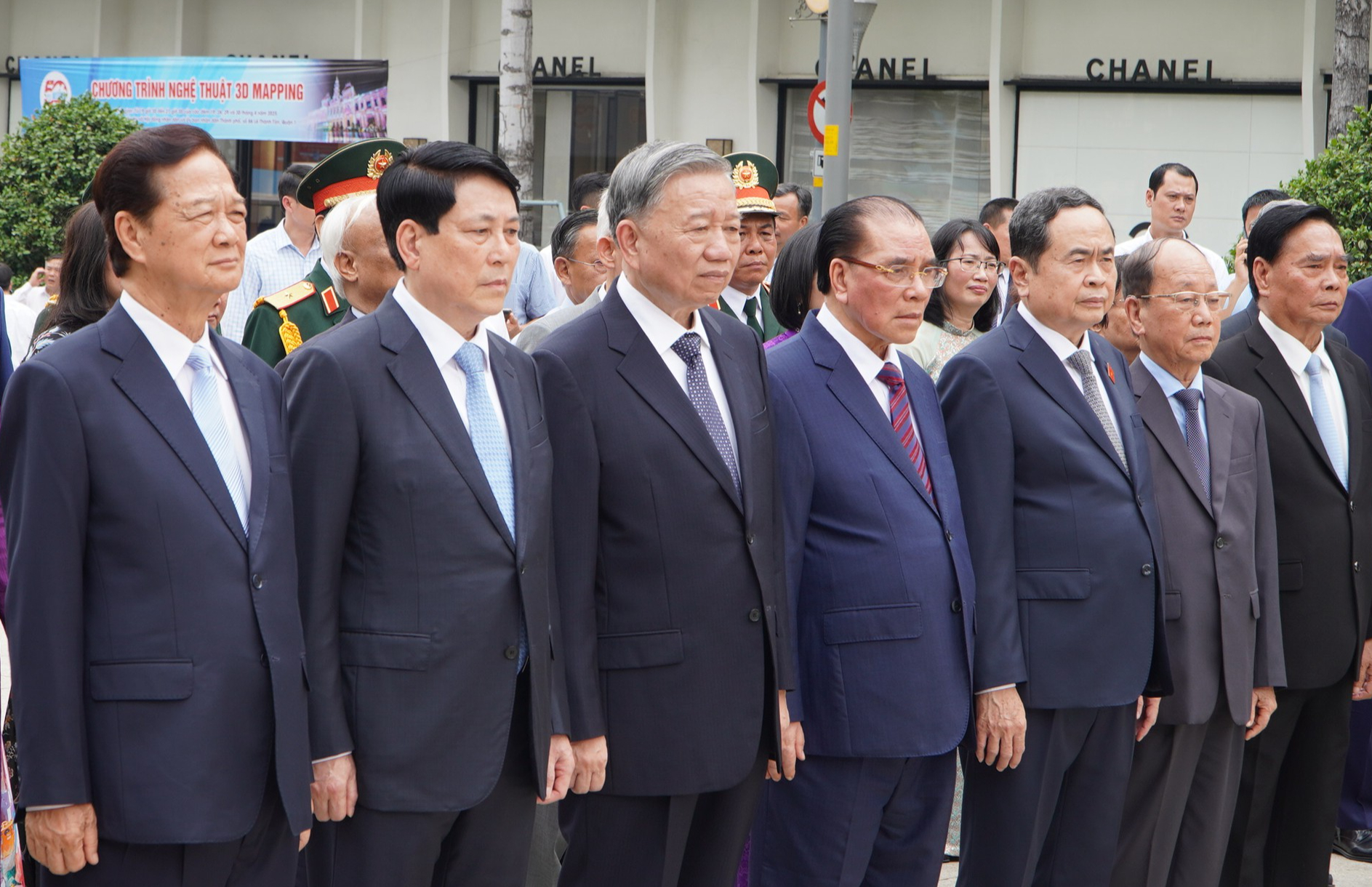 Tổng Bí thư Tô Lâm dâng hoa Chủ tịch Hồ Chí Minh- Ảnh 2.