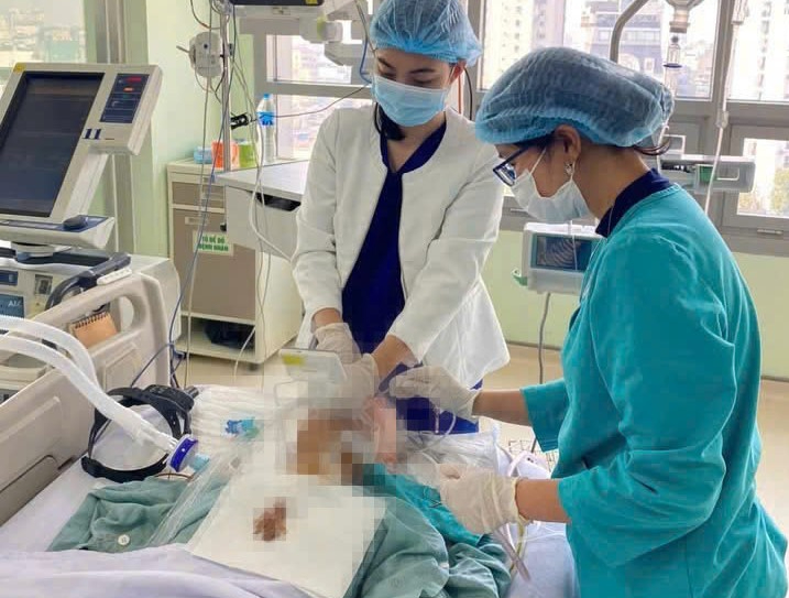 Đang ăn cỗ người đàn ông phải đi cấp cứu - Ảnh 1.