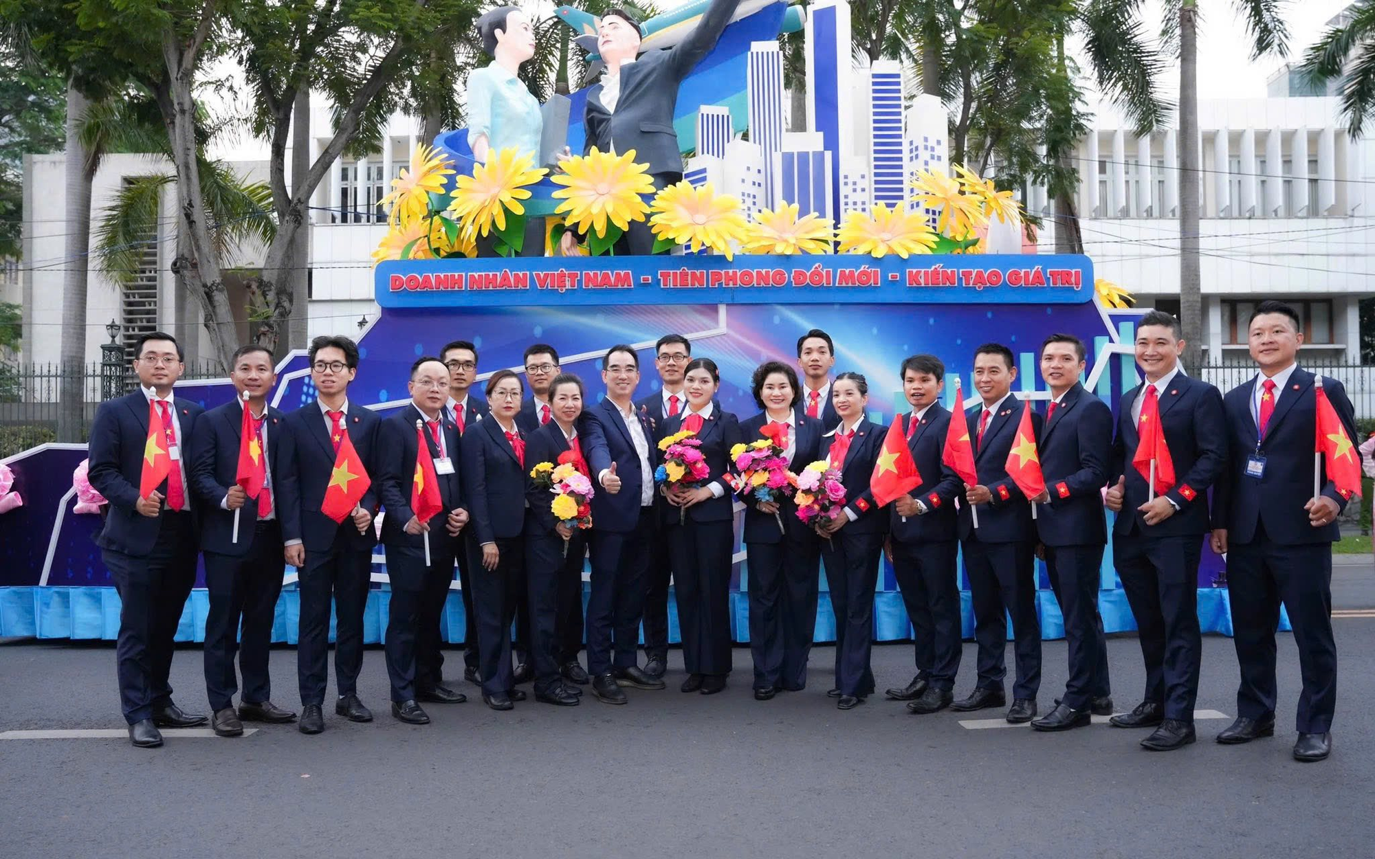 Mon Amie đồng hành cùng Khối Doanh nhân tại sự kiện diễu hành 30-4