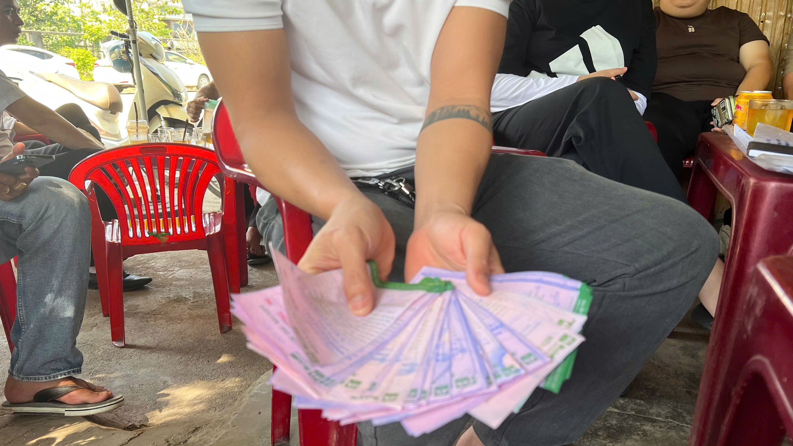 Đại diện Tập đo&agrave;n Mai Linh hứa g&igrave; khi l&agrave;m việc với người lao động bị nợ tiền?- Ảnh 2.