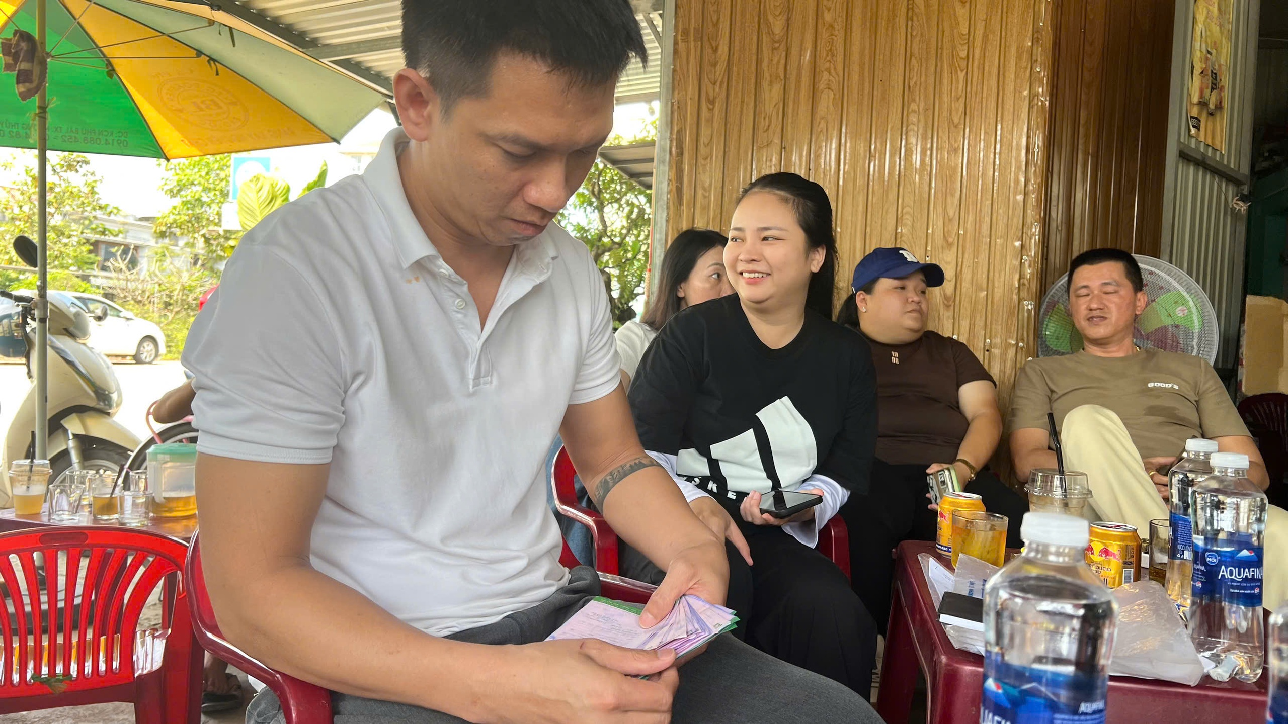 Đại diện Tập đo&agrave;n Mai Linh hứa g&igrave; khi l&agrave;m việc với người lao động bị nợ tiền?- Ảnh 3.