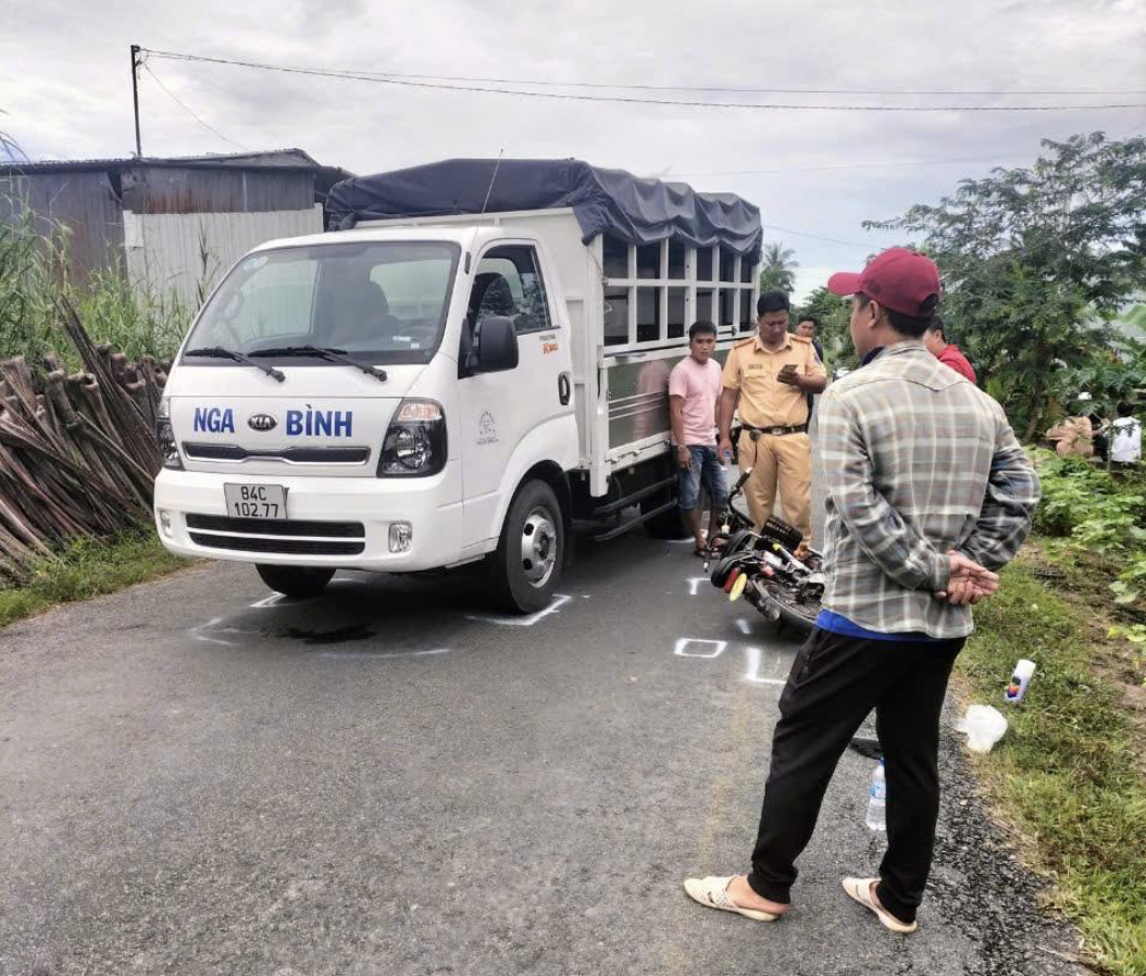 Thông tin mới nhất vụ tai nạn liên quan con gái nghi phạm bắn người rồi tự sát ở Vĩnh Long - Ảnh 1.