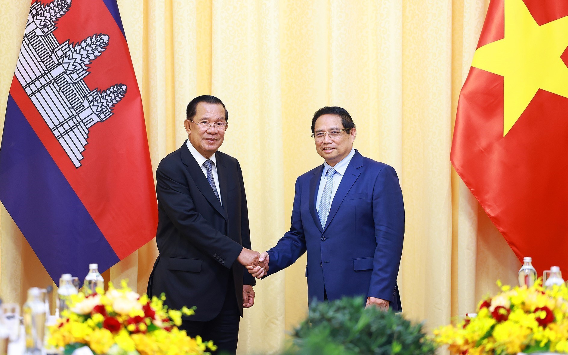 Thủ tướng Phạm Minh Chính gặp Chủ tịch Đảng Nhân dân Campuchia Hun Sen