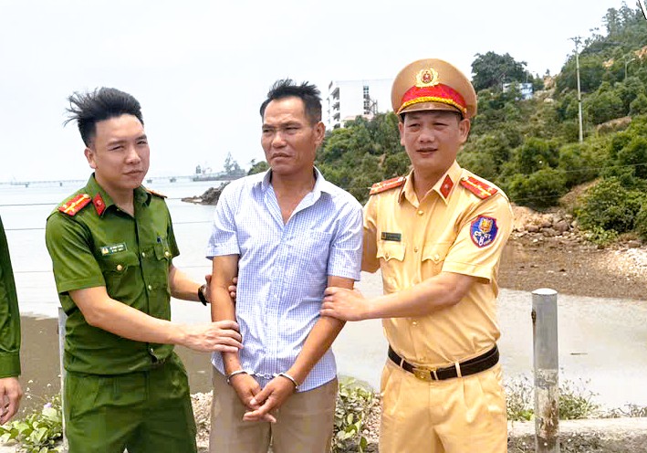 Bị truy nã về tội chứa mại dâm ở Đồng Nai, trốn ra tới Thanh Hóa- Ảnh 1.