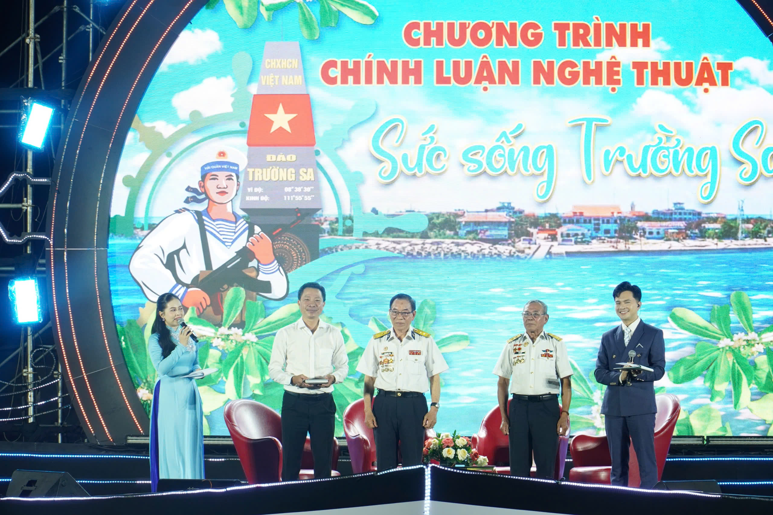 Ch&iacute;nh luận nghệ thuật kỷ niệm 50 năm giải ph&oacute;ng Trường Sa- Ảnh 4.