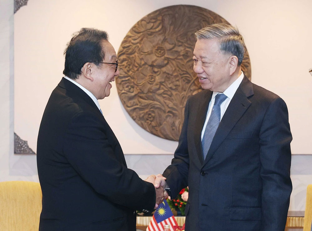 Tổng Bí thư Tô Lâm tiếp Chủ tịch Tập đoàn YTL Tan Sri Francis Yeoh vào sáng 23-11-2024 tại thủ đô Kuala Lumpur, nhân chuyến thăm chính thức Malaysia. Ảnh: TTXVN