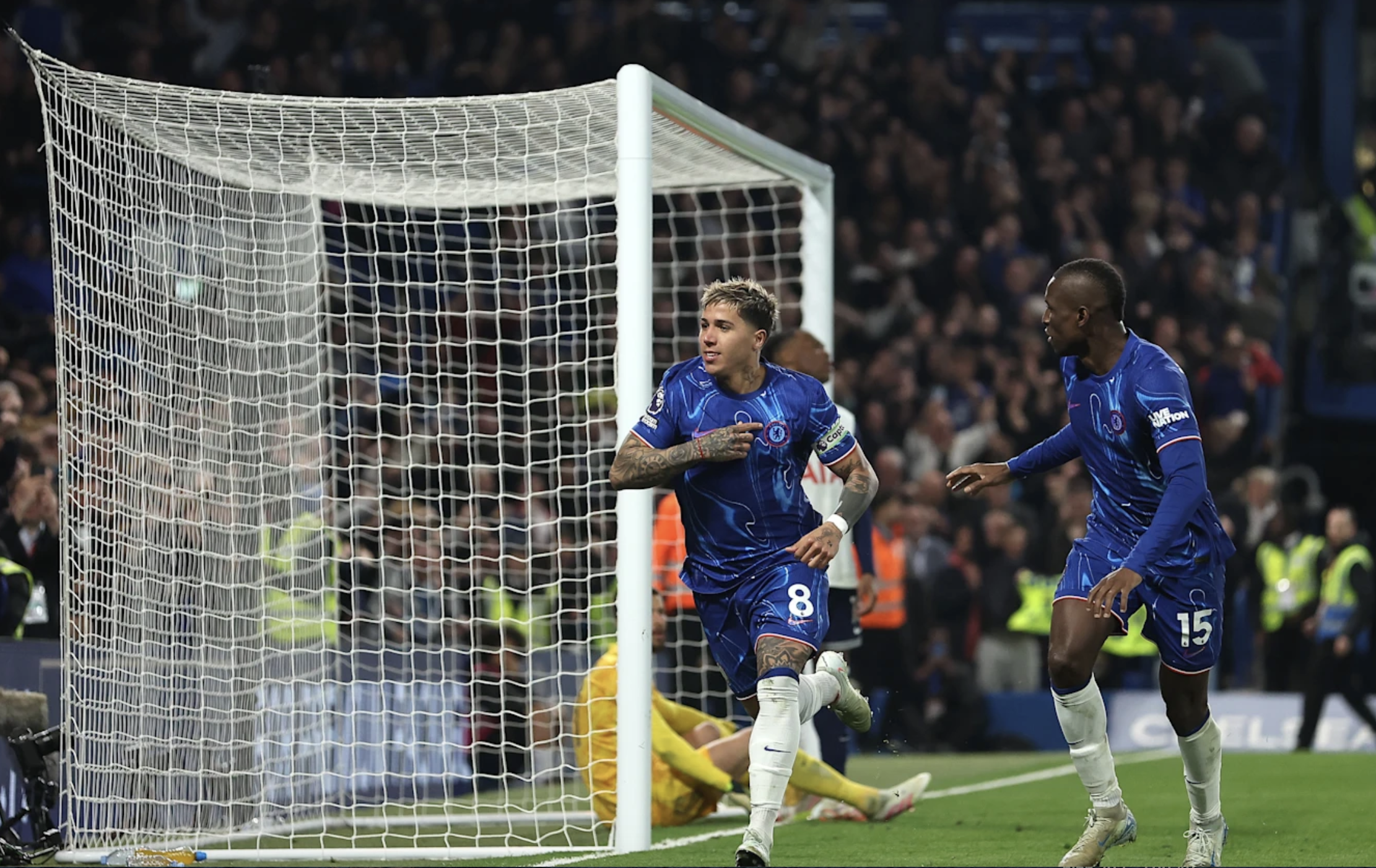 Thắng Tottenham ở derby mưa thẻ, Chelsea trở lại Top 4 Ngoại hạng- Ảnh 3.