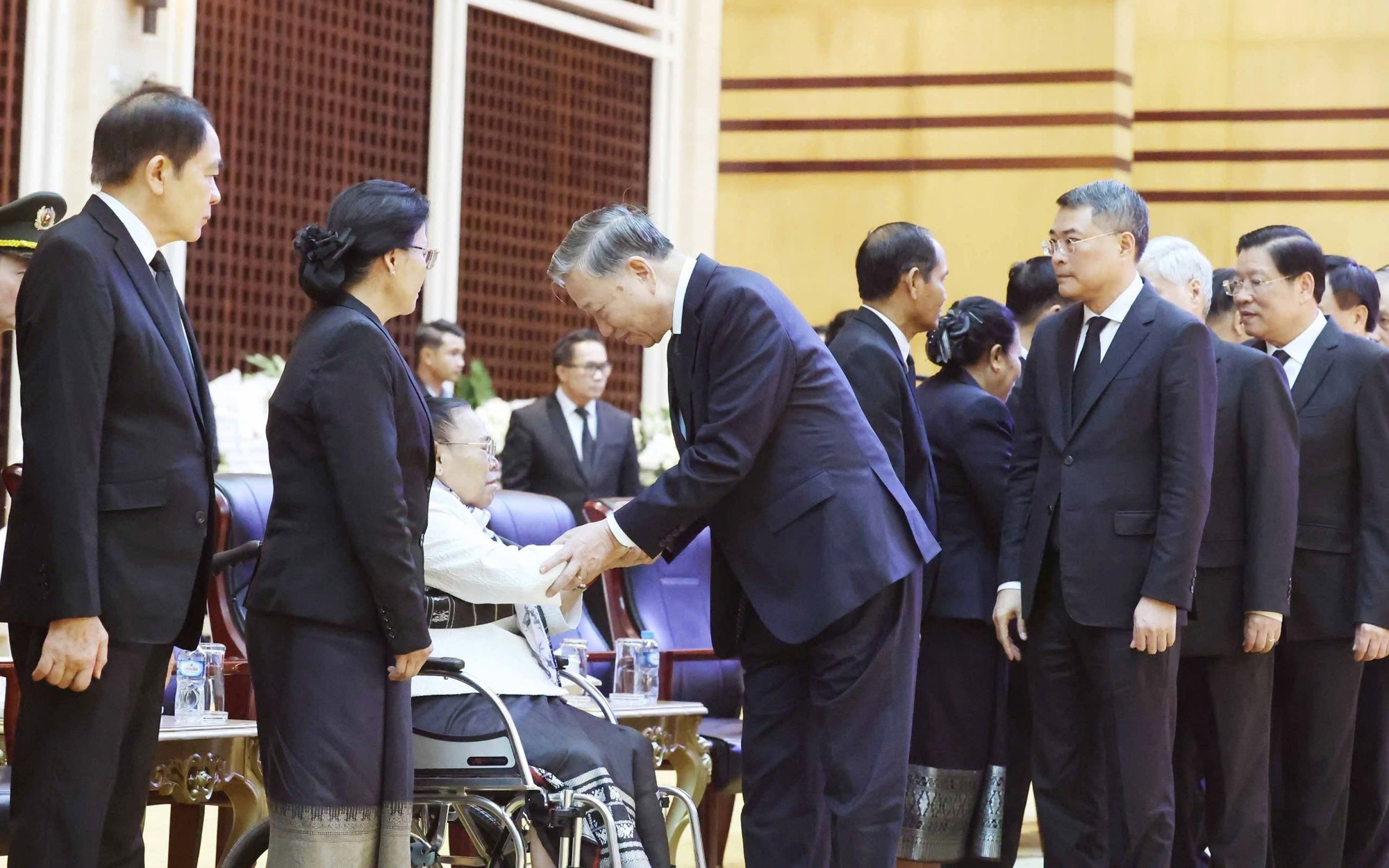 Việt Nam tổ chức Quốc tang Đại tướng Khamtay Siphandone