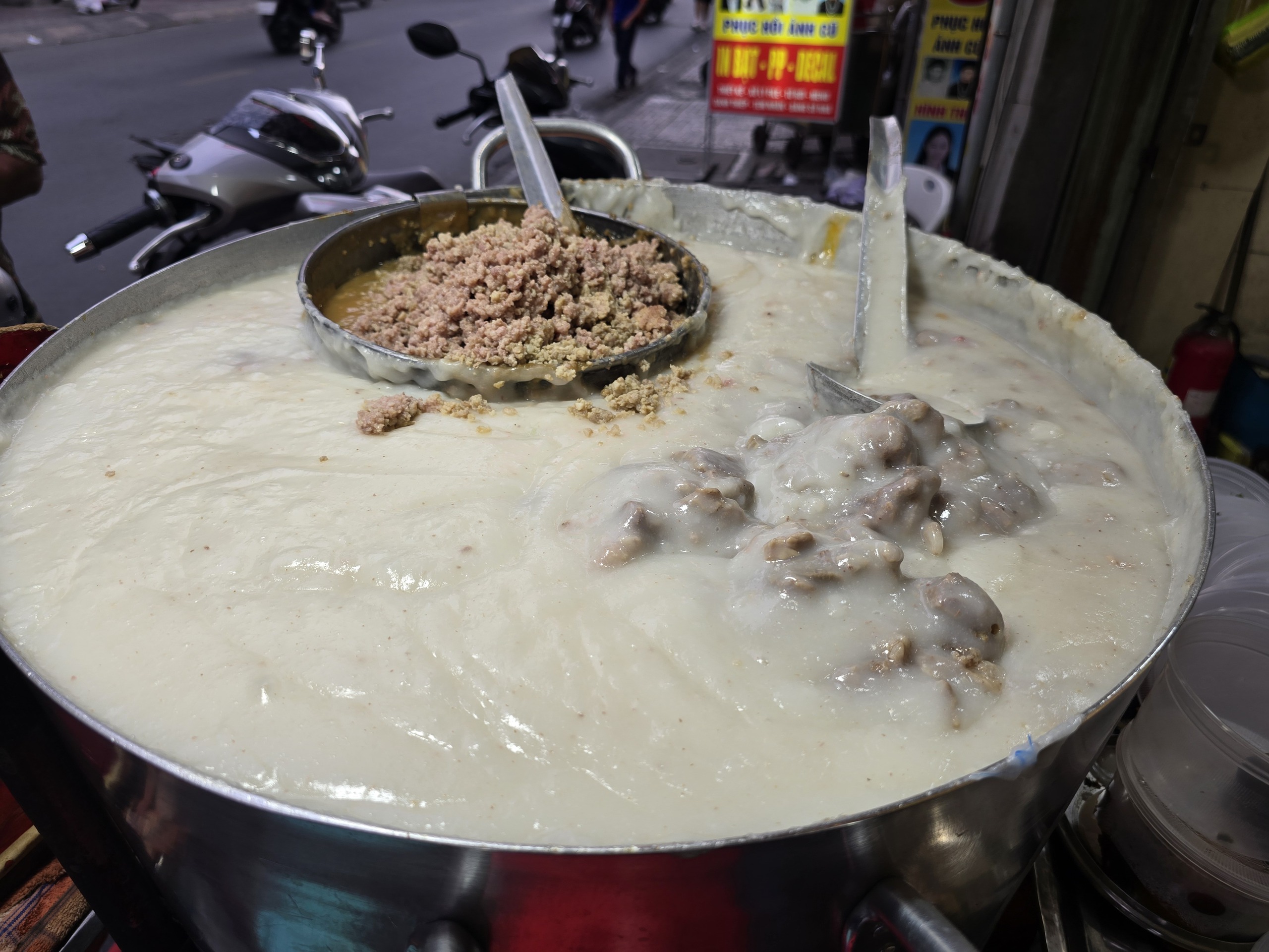 H&agrave;ng ch&aacute;o sườn hơn 40 năm đ&ocirc;ng kh&aacute;ch tại khu &Ocirc;ng Tạ ở TP HCM- Ảnh 10.